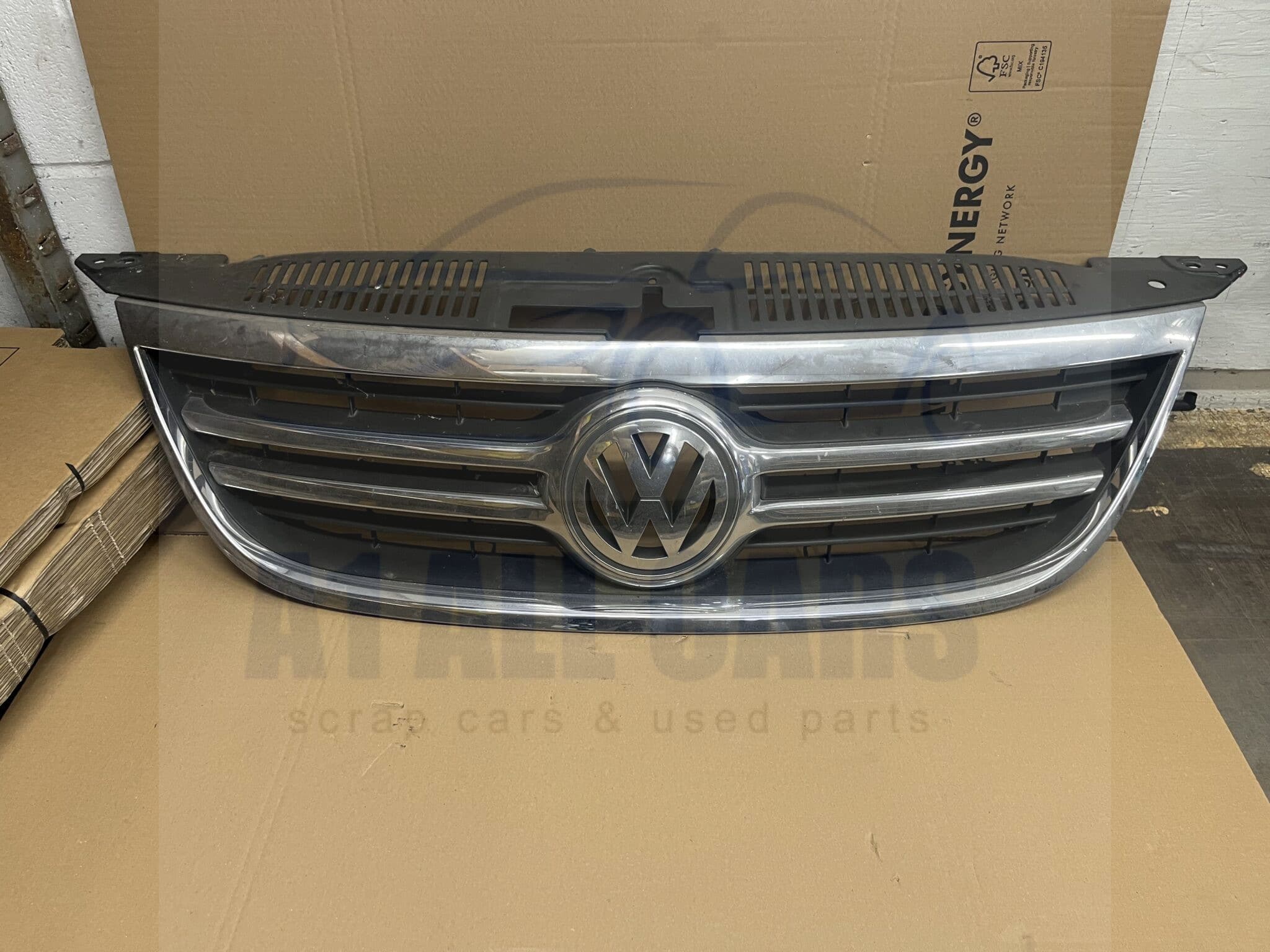Volkswagen Tiguan 2007-2012 Front Bumper Grill With Badge – 5N0853653A