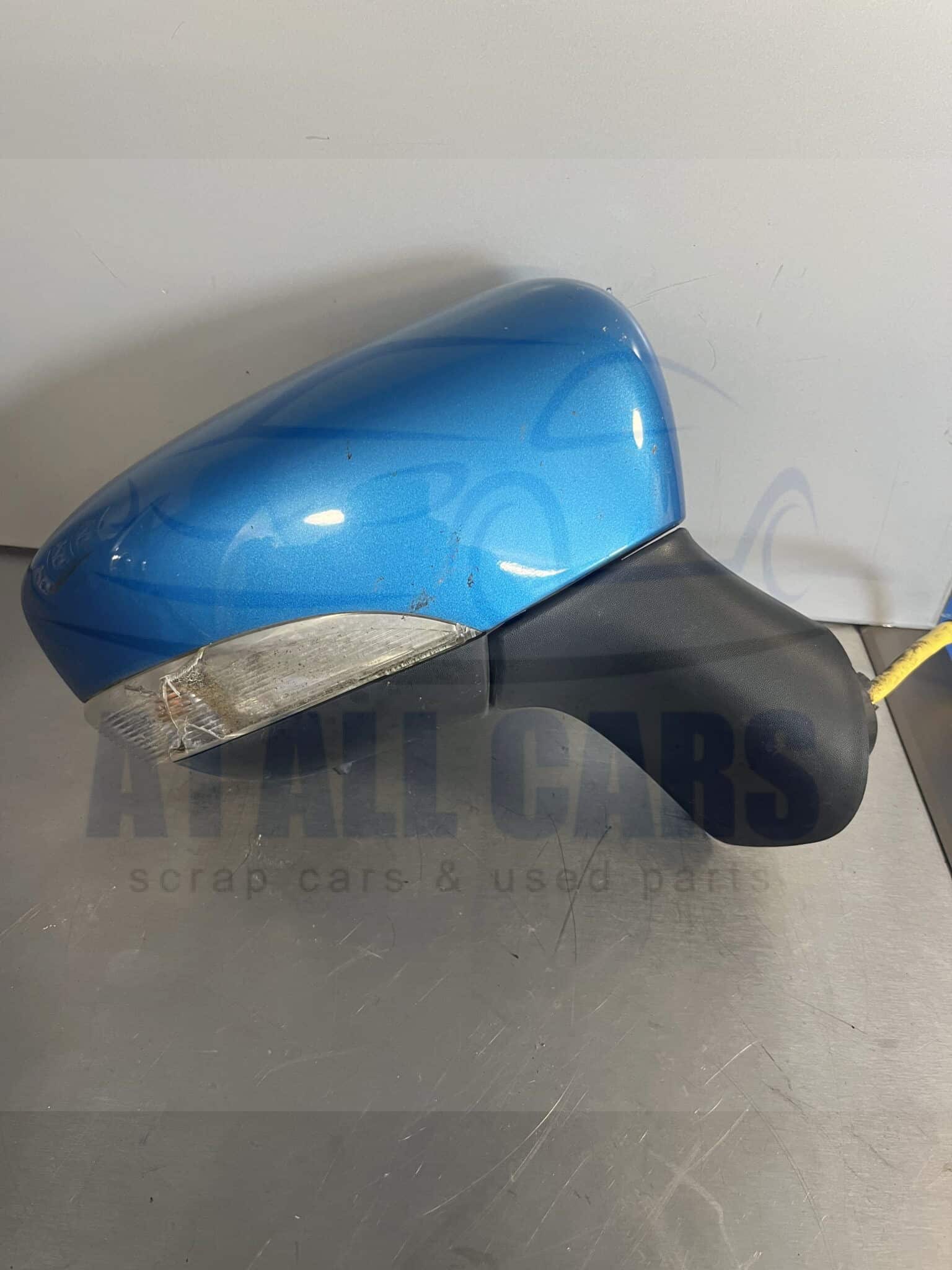 Renault Captur 2013-2018 Off Side Electric Door Mirror – Blue TERPM Colour Code ( Cracked Indicator )