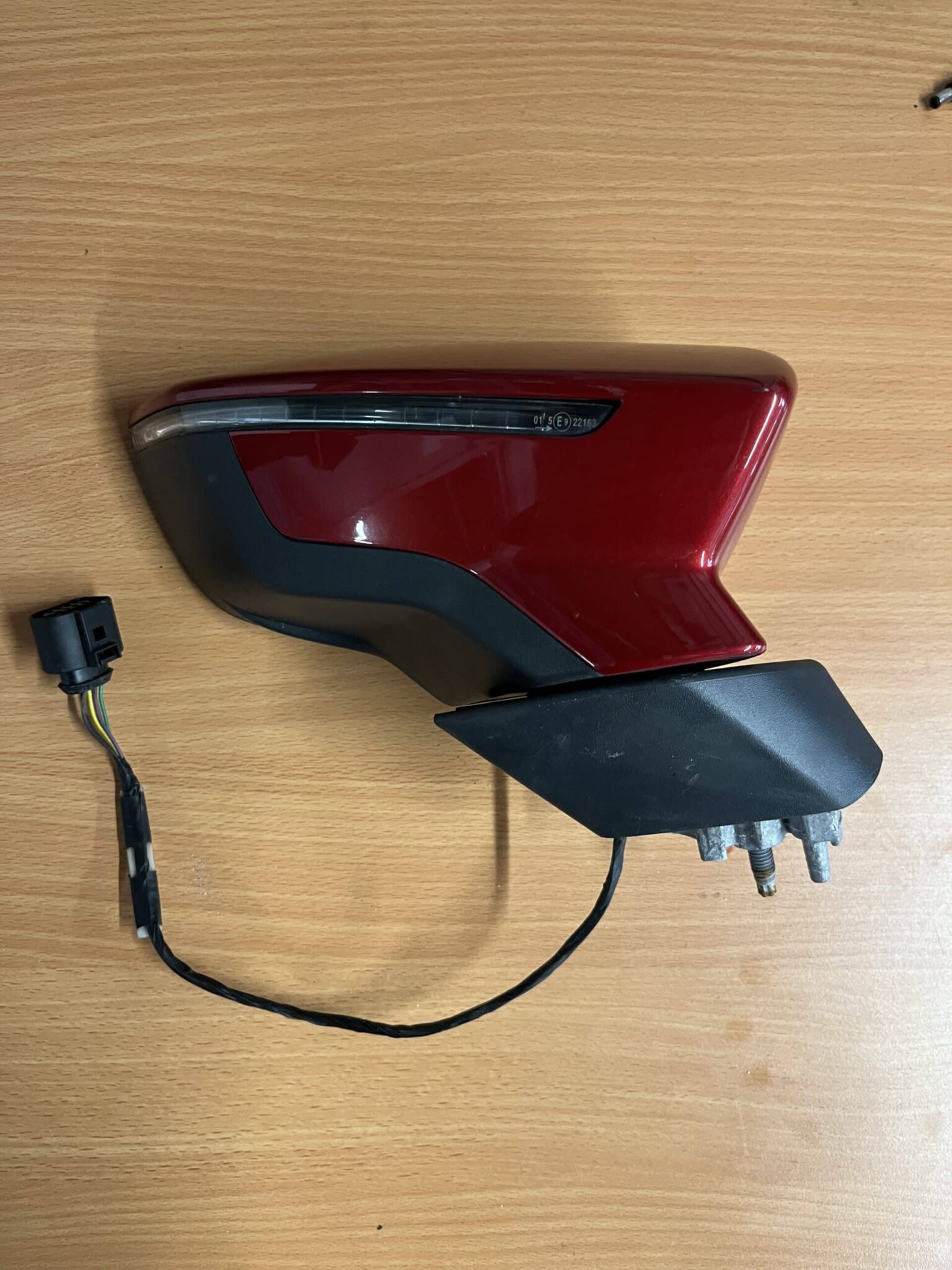 Seat Ibiza 2017-2021 Hatchback Off Side Electric Door Mirror – Red 0X1 Colour Code ( 5 Wire Plug )
