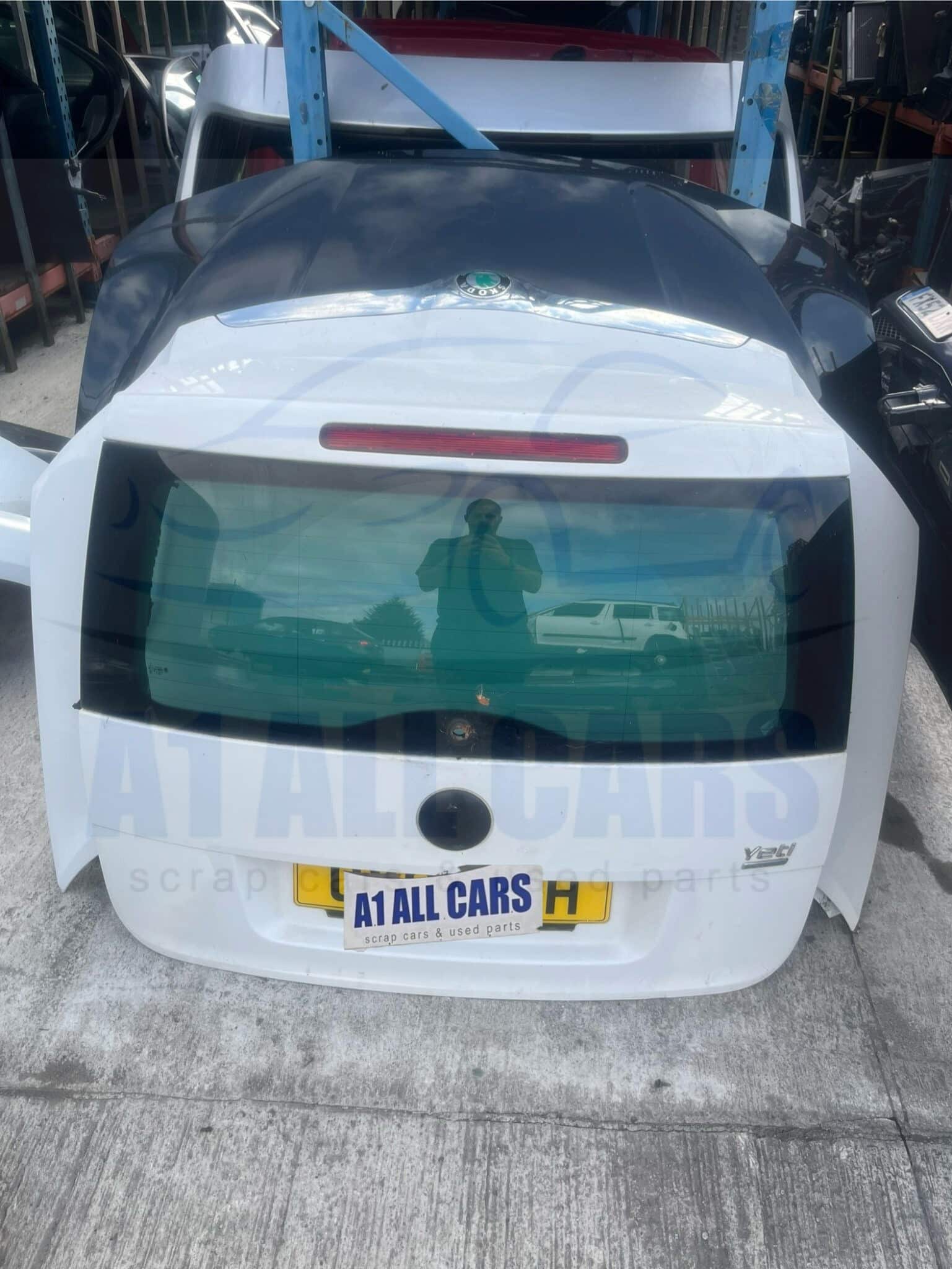 Skoda Yeti 2009-2013 5 Door Hatchback Tailgate – White LF9E Colour Code ( Call Office For Delivery Quote )