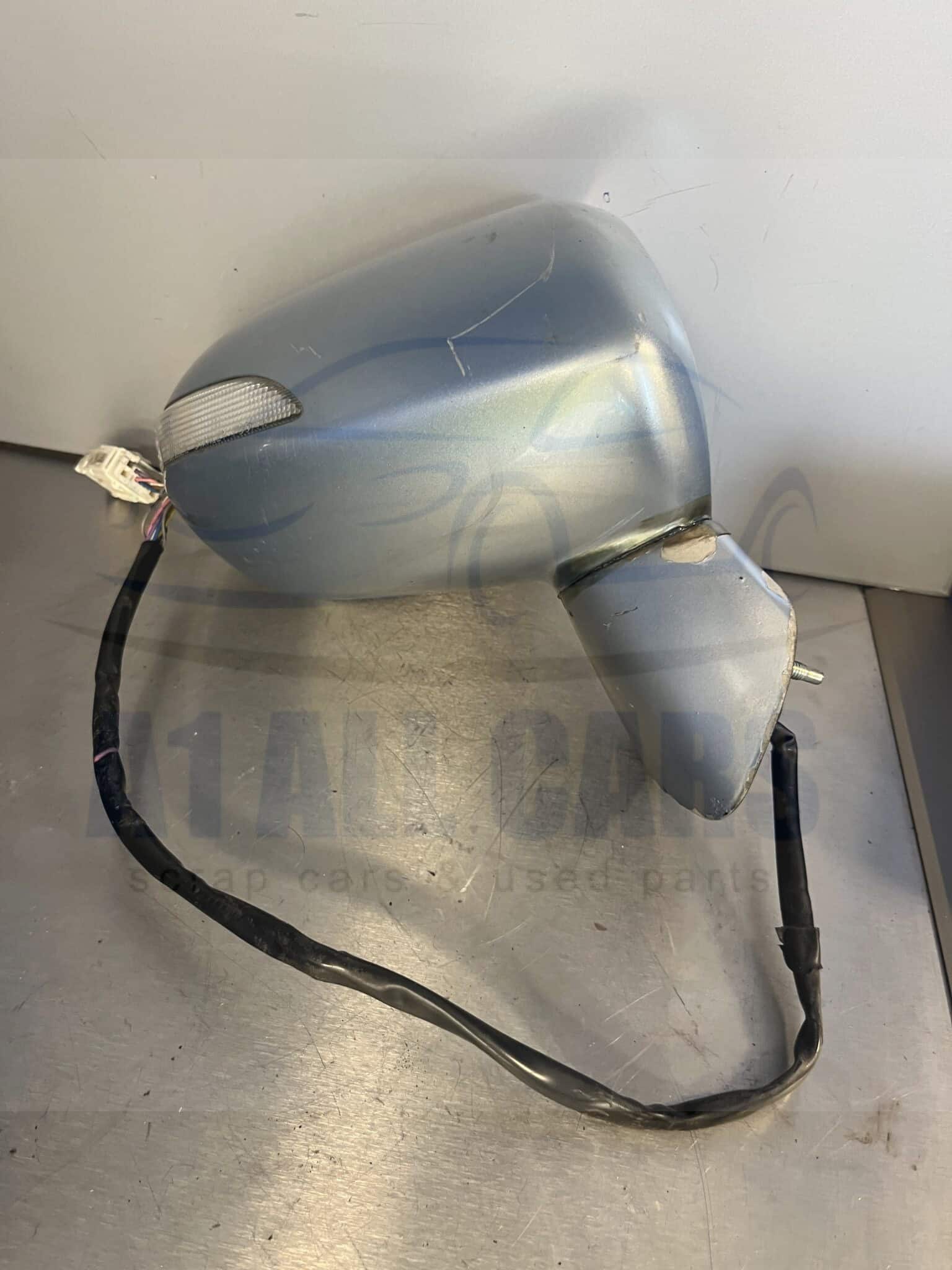 Honda Jazz 2002-2008 Hatchback Off Side Electric Door Mirror – Blue B528M Colour Code ( Few Marks / Scratches )