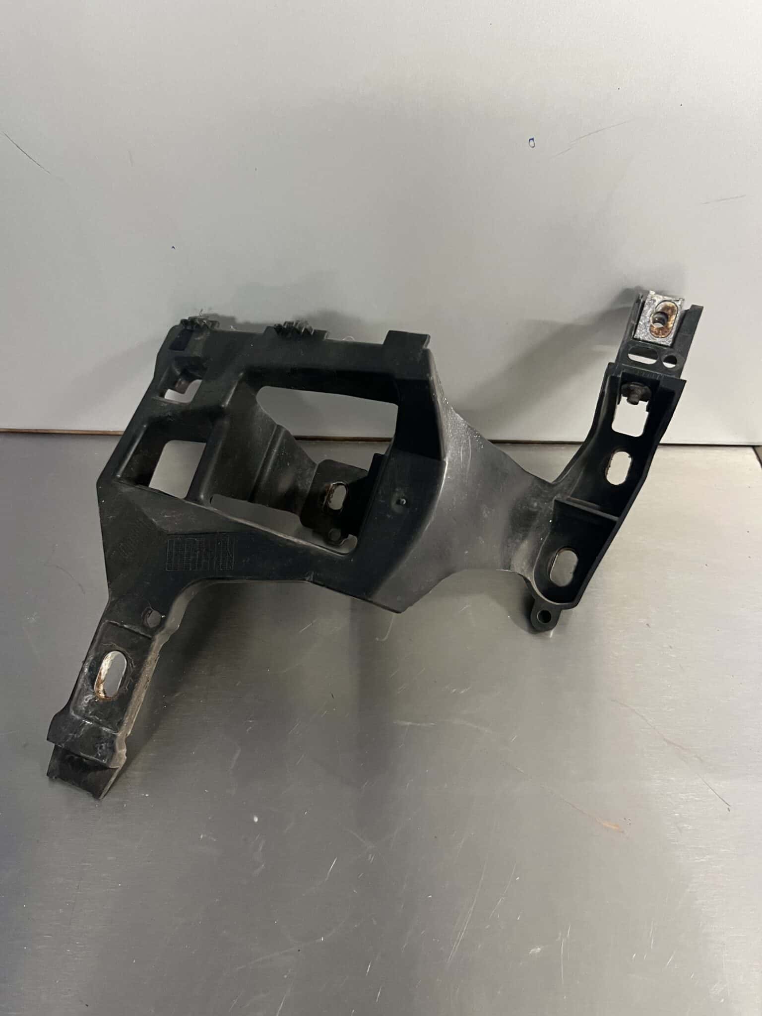 Vauxhall Corsa 2014-2019 Off Side Headlamp Bracket – 39003561