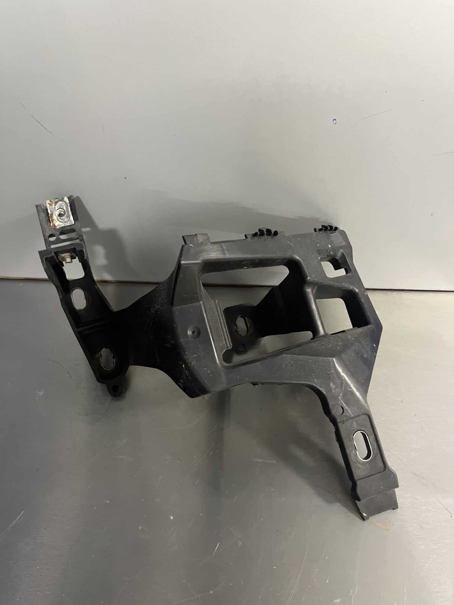 Vauxhall Corsa 2014-2019 Near Side Headlamp Bracket – 39003559