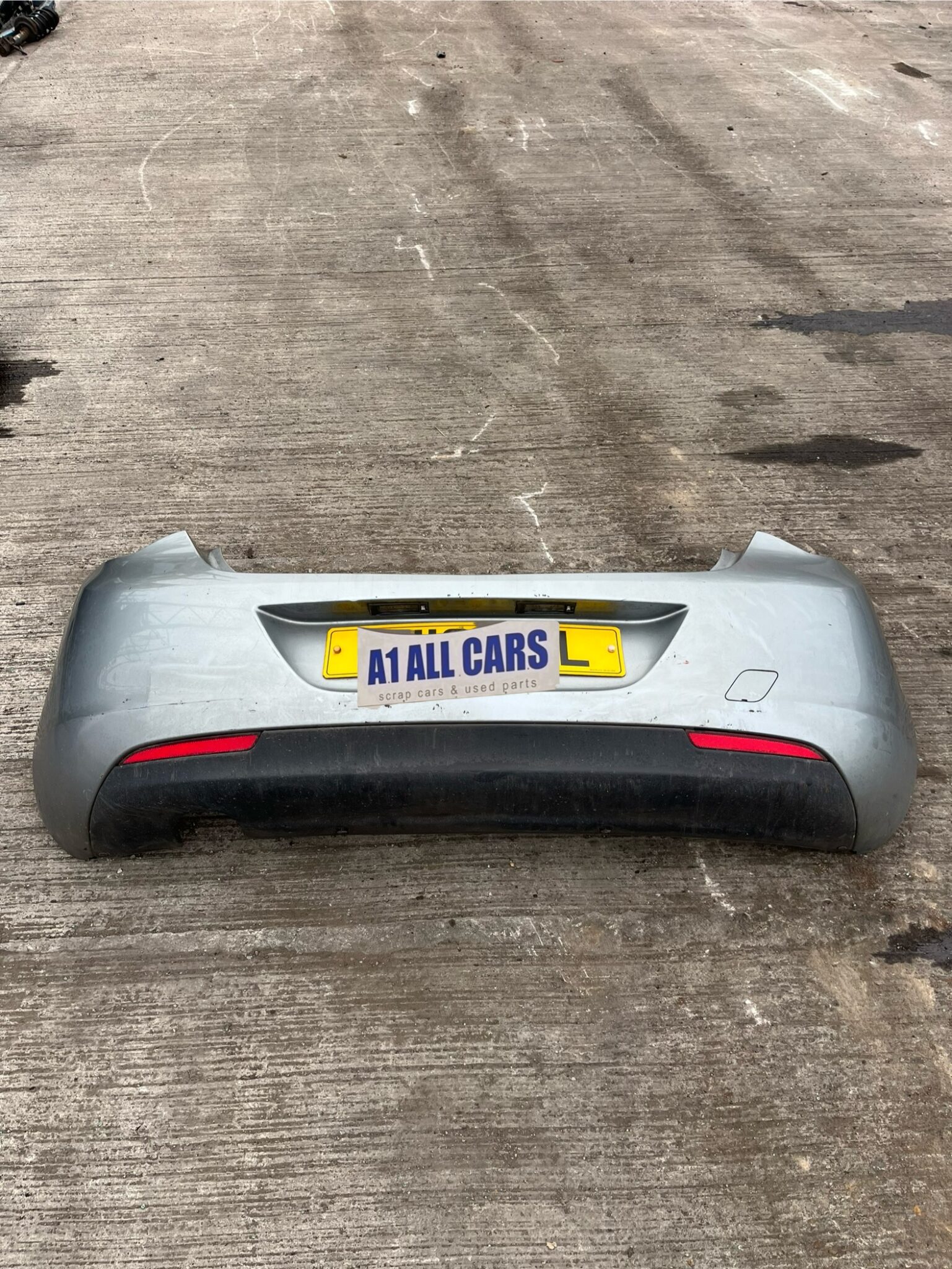 Vauxhall Astra 2010-2013 5 Door Hatchback Rear Bumper – Silver ZGEV Colour Code ( Few Small Scratches )