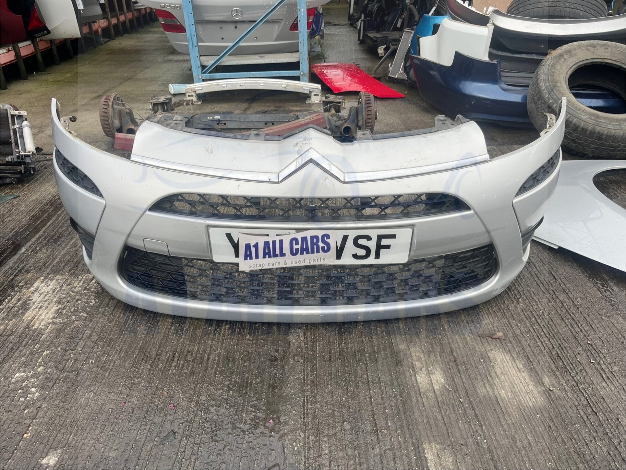 Citroen C4 Picasso 2007-2013 Front Bumper With Fogs – Silver EZRC Colour Code ( Small Scuff See Pics )