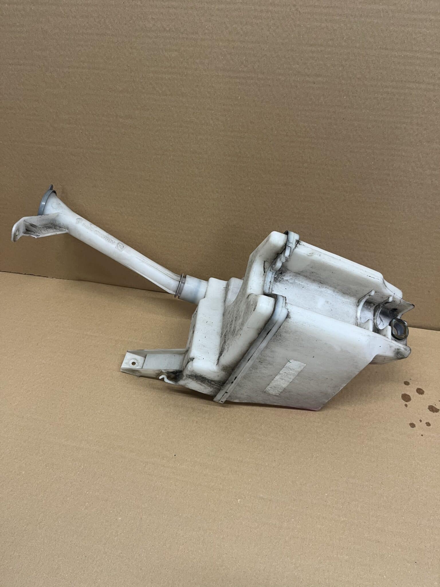 Nissan Juke 2010-2014 Windscreen Washer Bottle