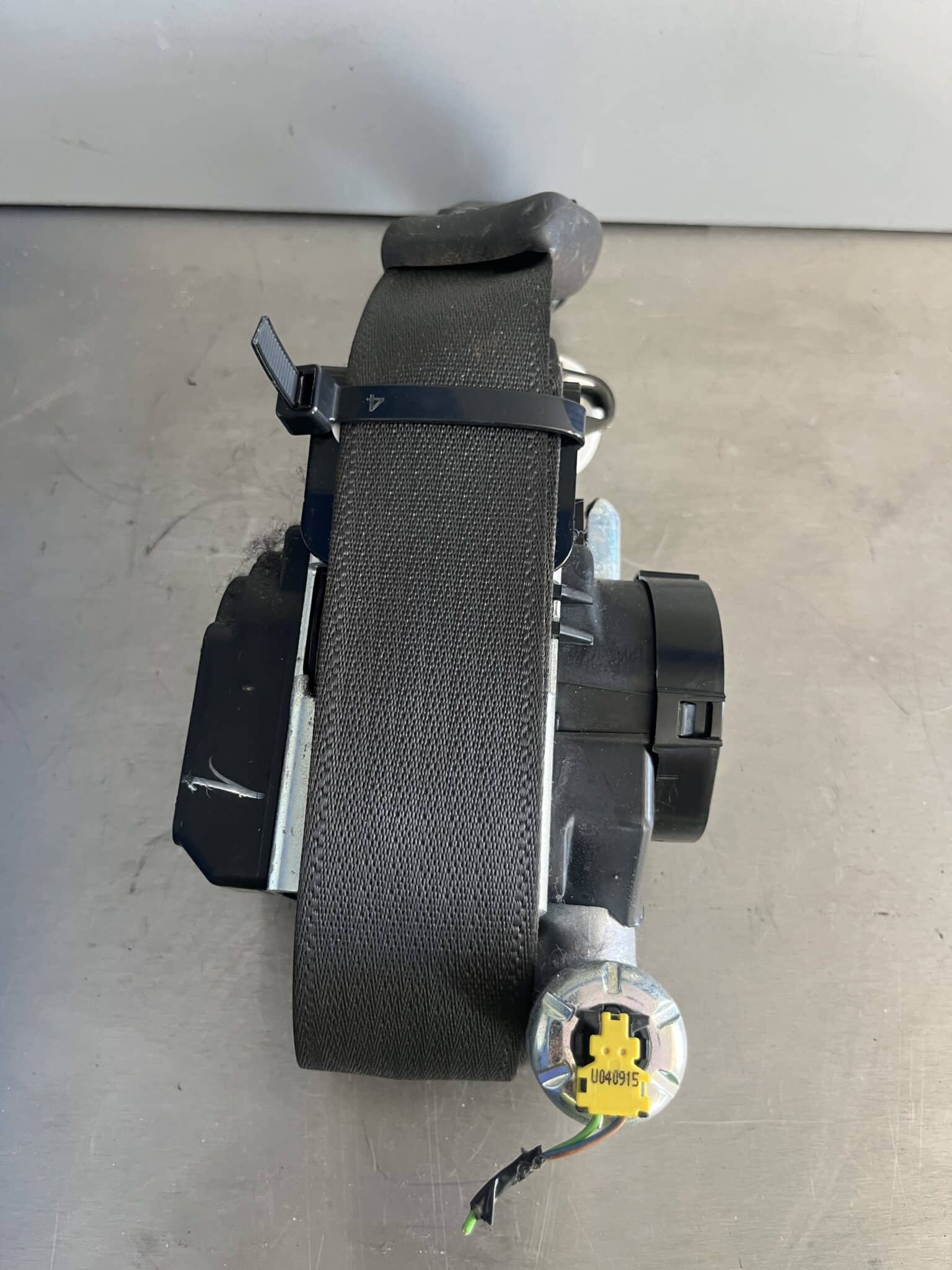 Ford Mondeo 2014-2019 5 Door Near Side Front Seatbelt – DS73-F61295-BL