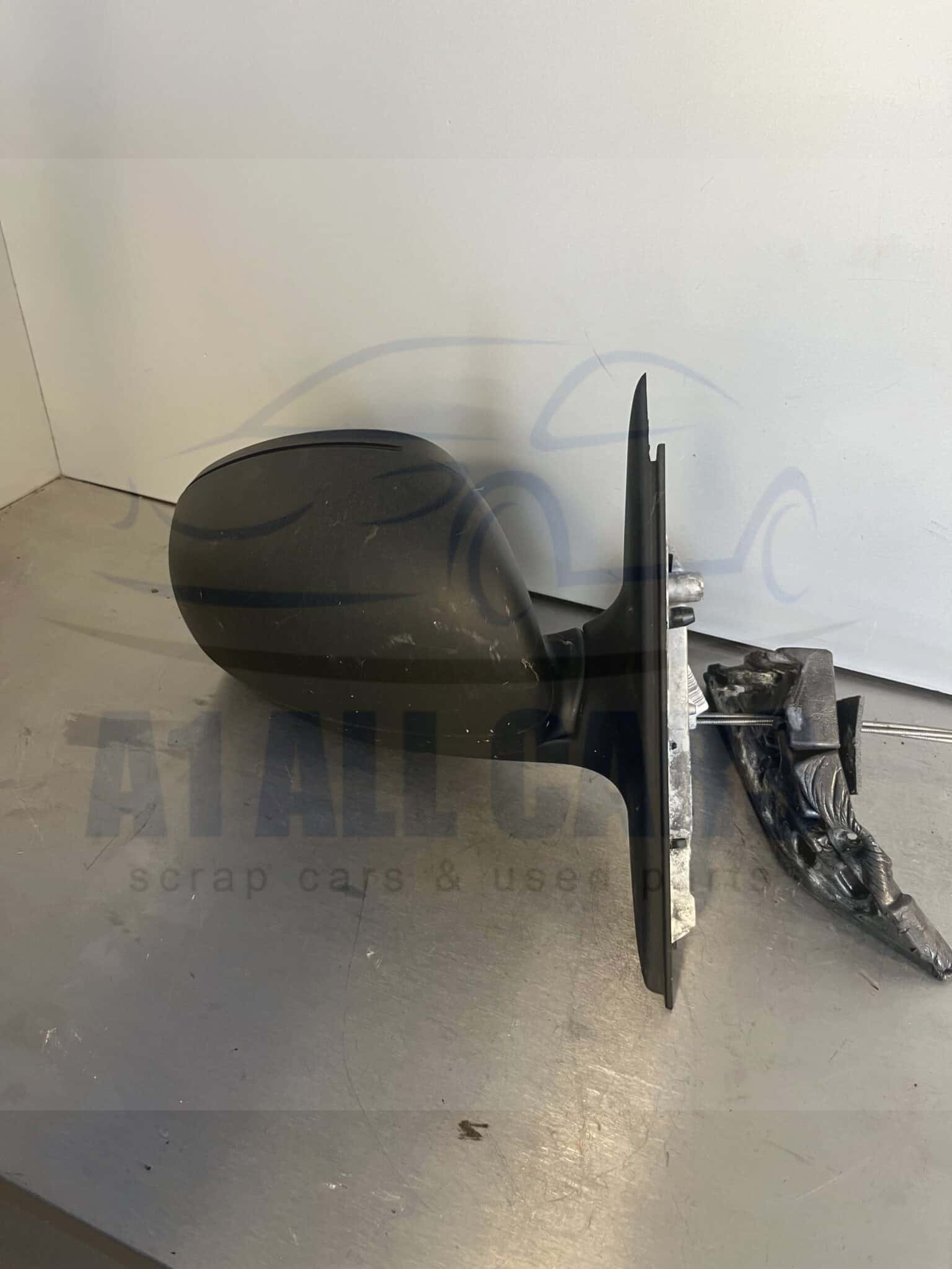 Skoda Fabia 2007-2014 Hatchback / Estate Off Side Manual Door Mirror – Black Plastic