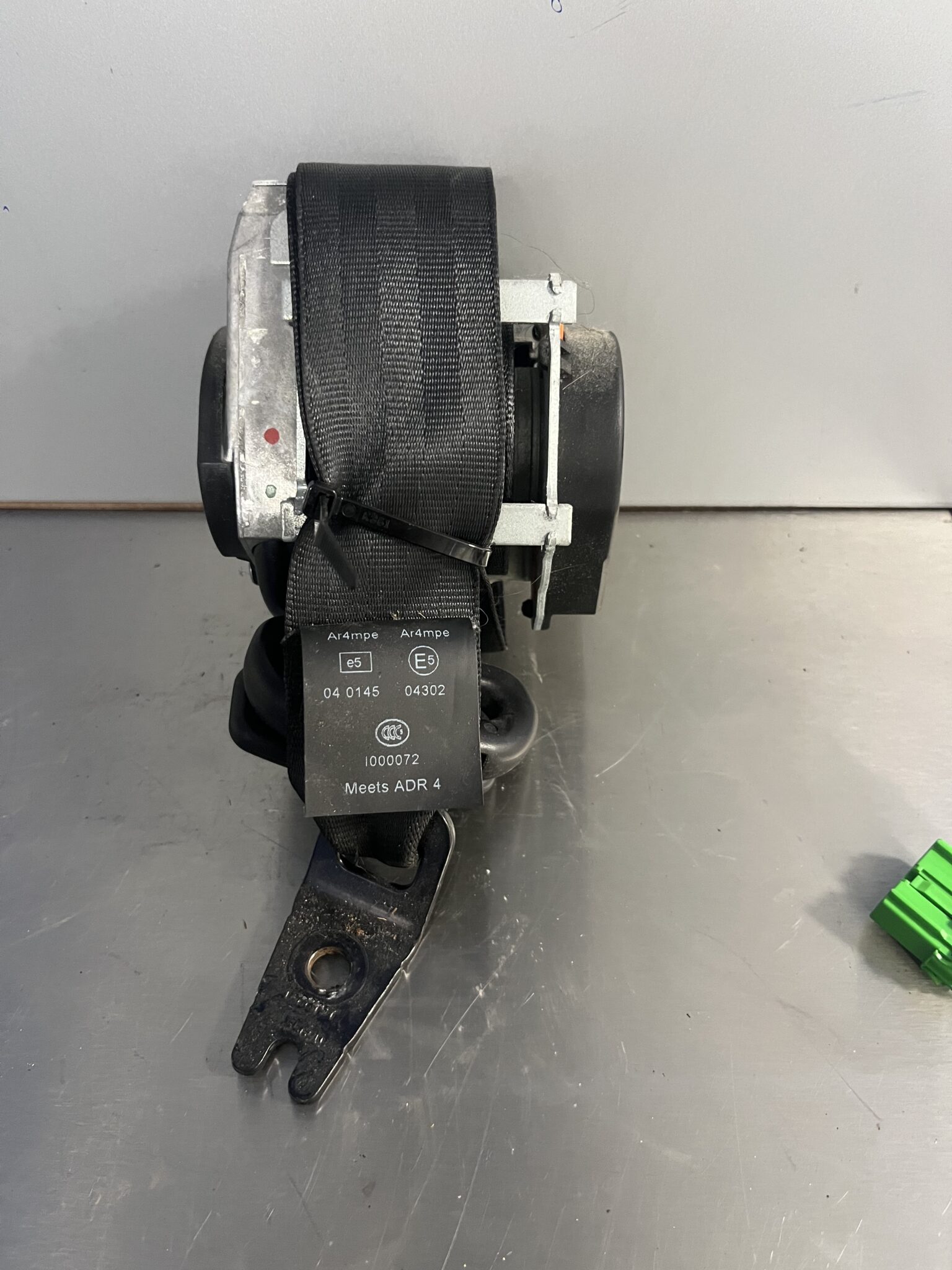Volvo V60 2010-2018 Estate Off Side Rear Seatbelt – 39823323