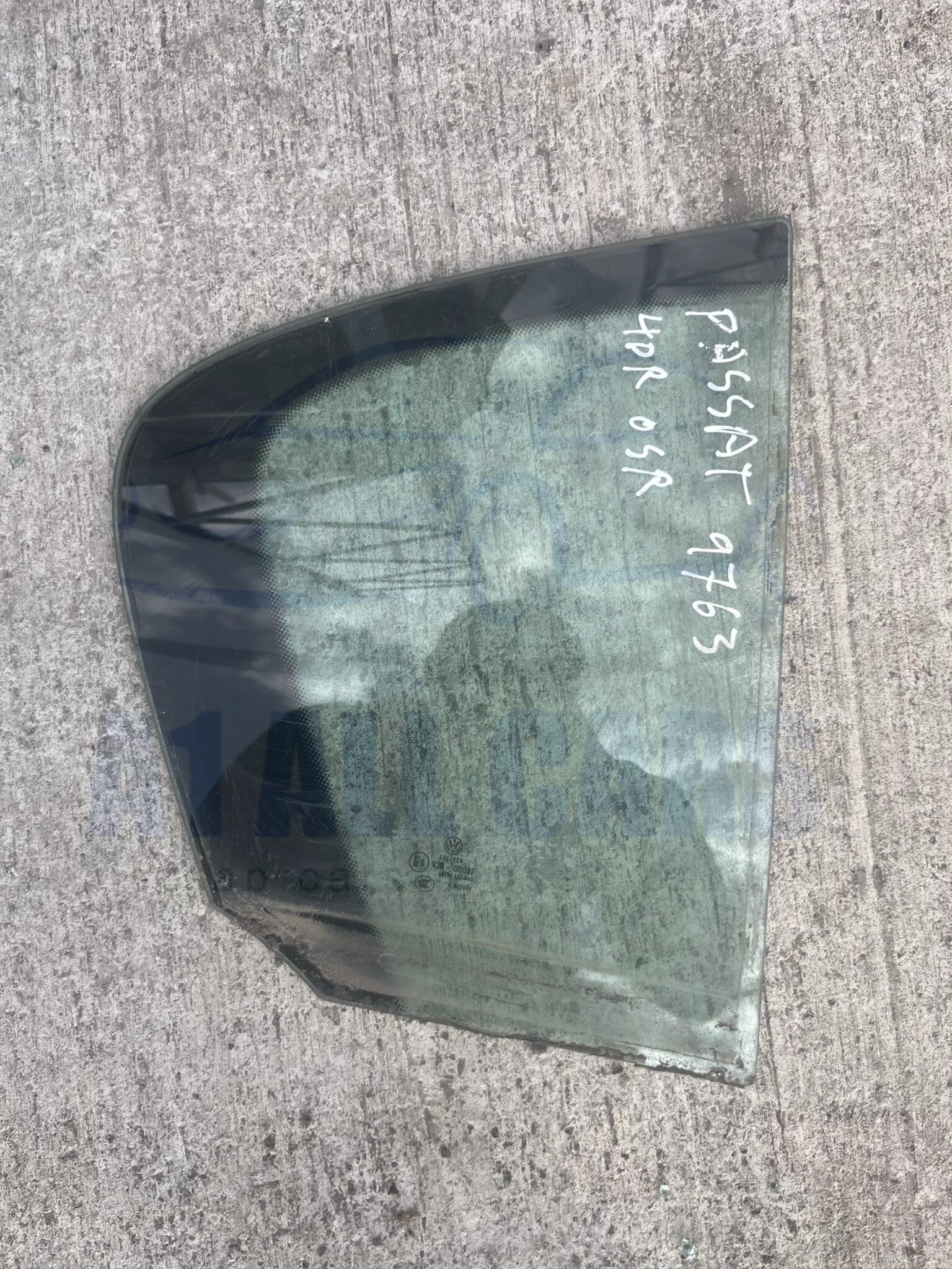 Volkswagen Passat 2010-2014 5 Door Saloon Off Side Rear 1/4 Glass