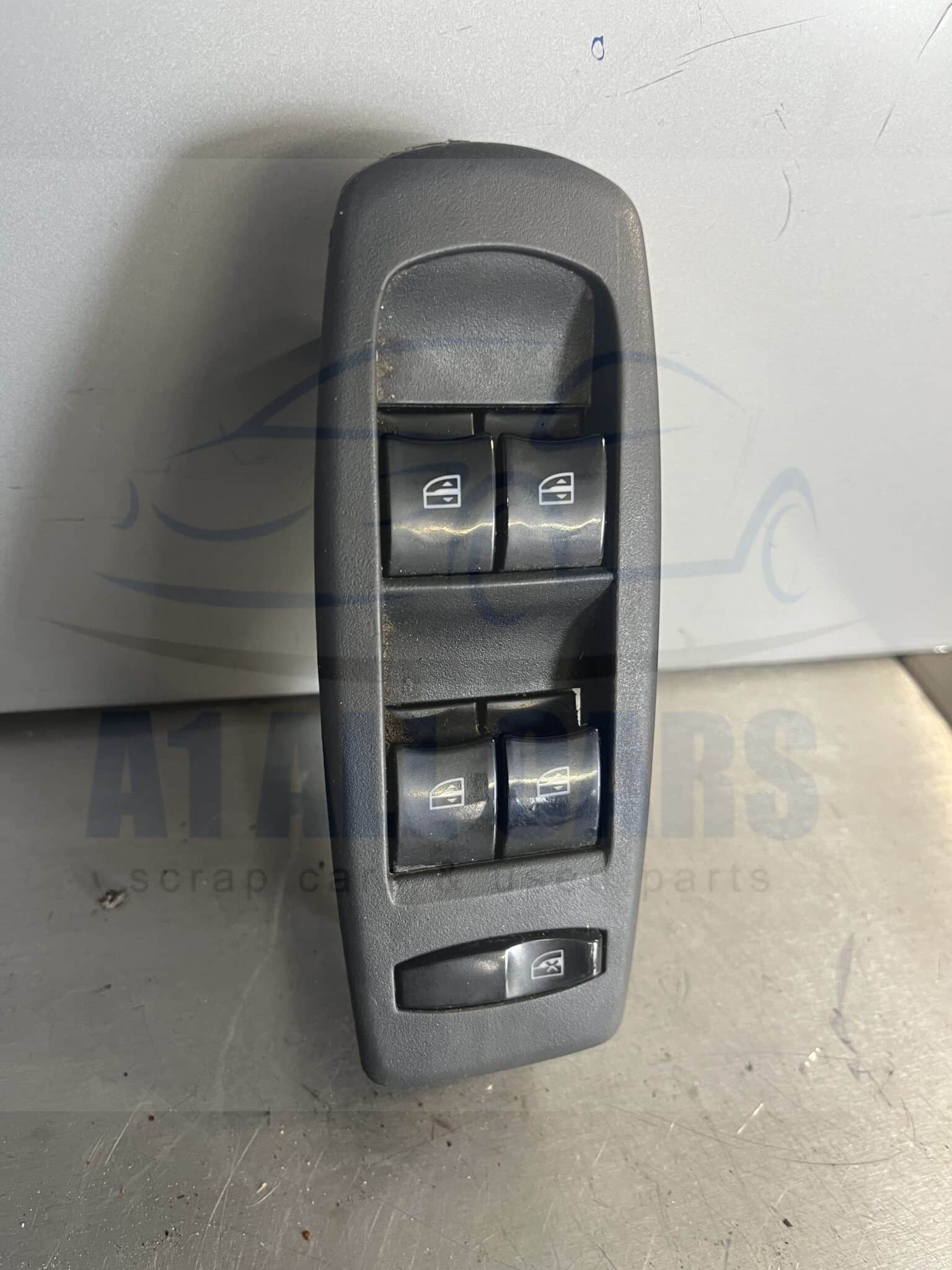 Renault Koleos 2008-2014 Off Side 4 Way Window Switch – 25401JY00A