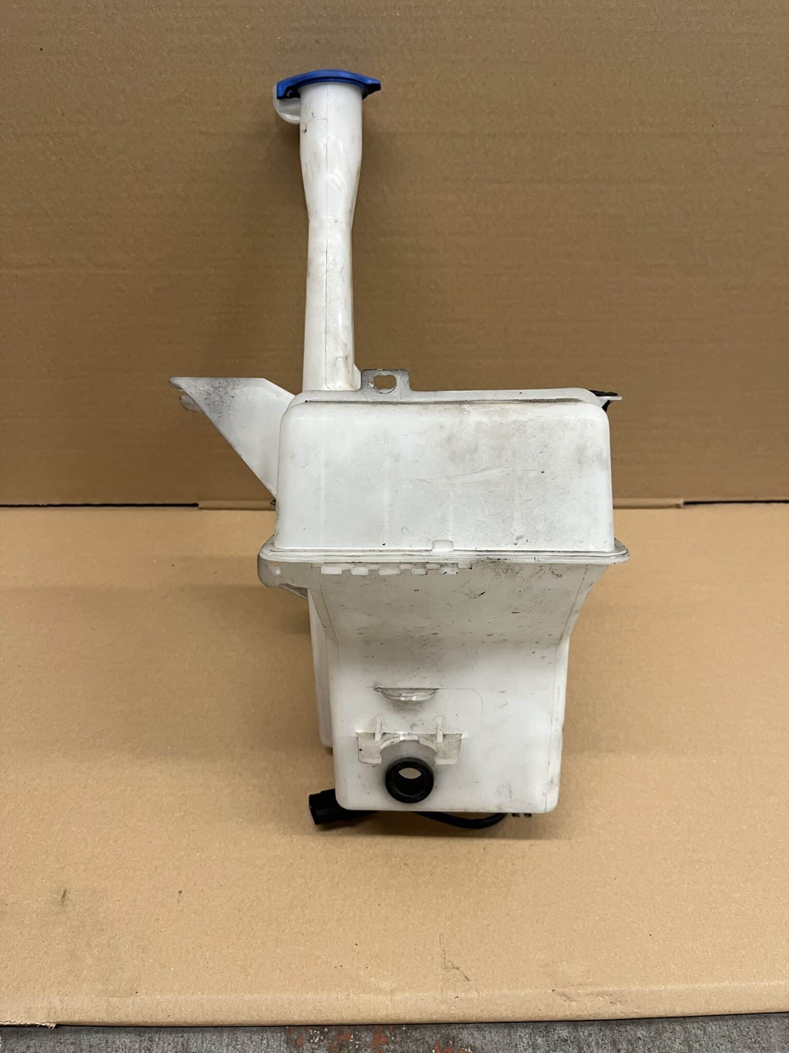 Hyundai i40 2011-2015 Windscreen Washer Bottle – 98610-3Z001