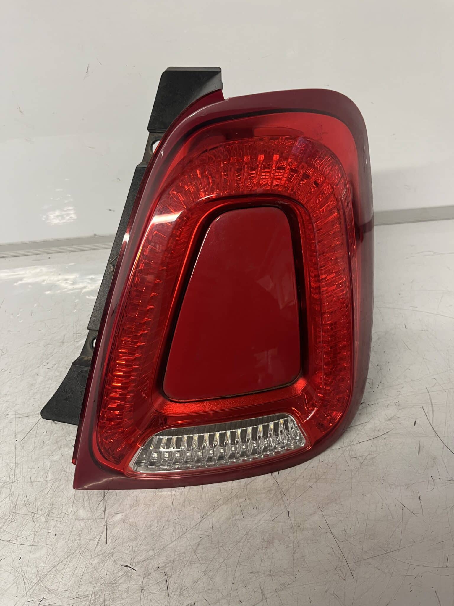 Fiat 500 2015-2021 3 Door Hatchback Off Side Taillamp – ( Red Centre )