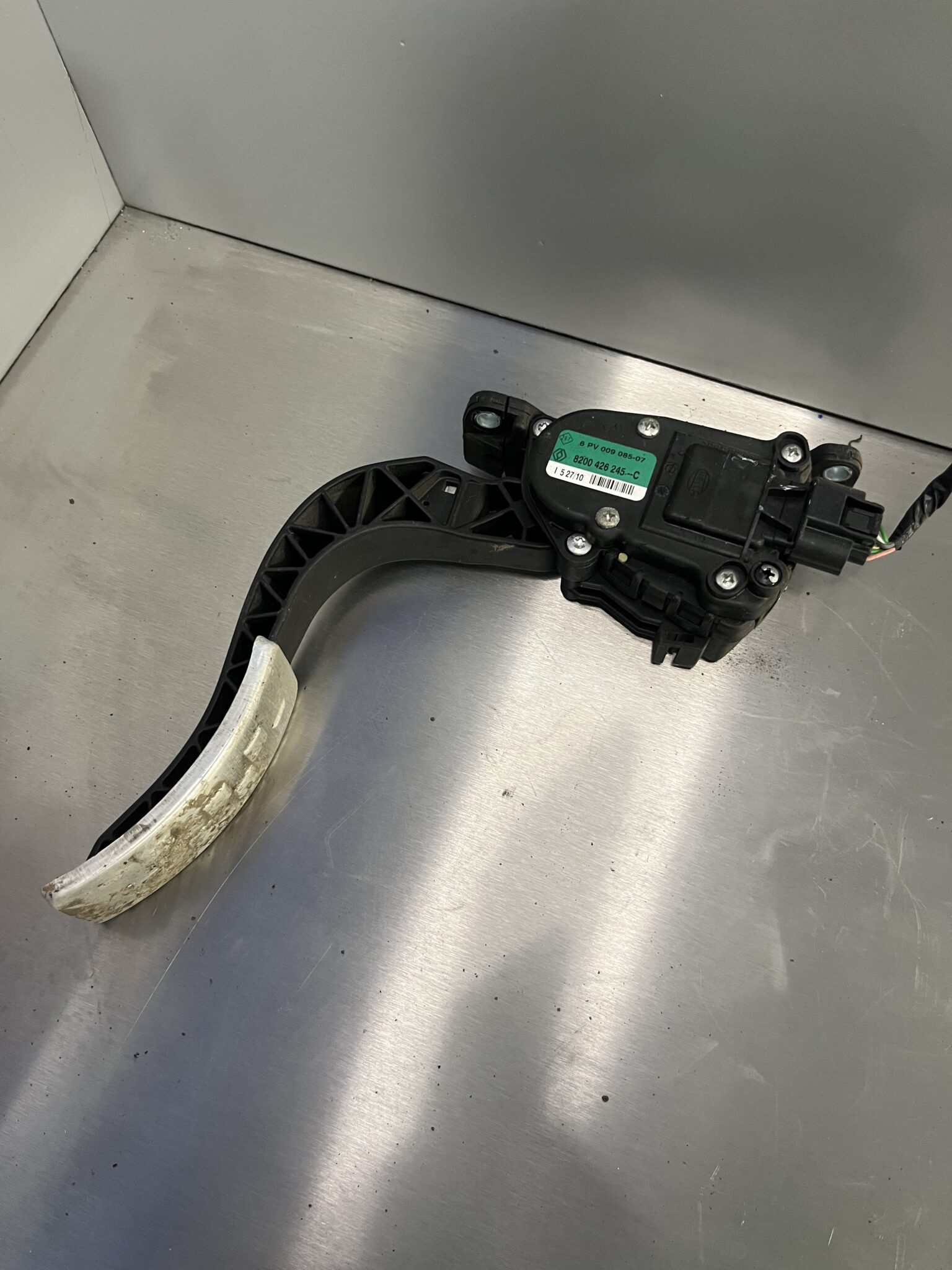 Renault Wind 2010-2013 Petrol Throttle Pedal – 8200426245-C