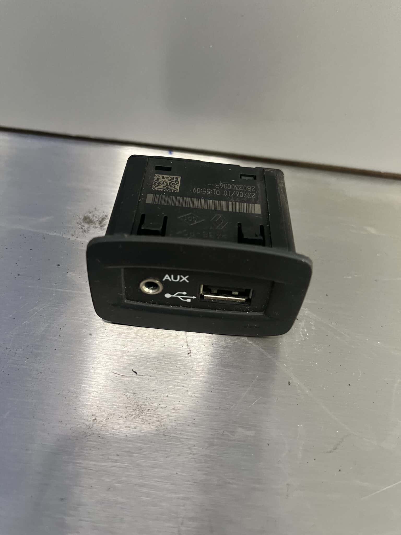 Renault Wind 2010-2013 USB Port – 280230006R