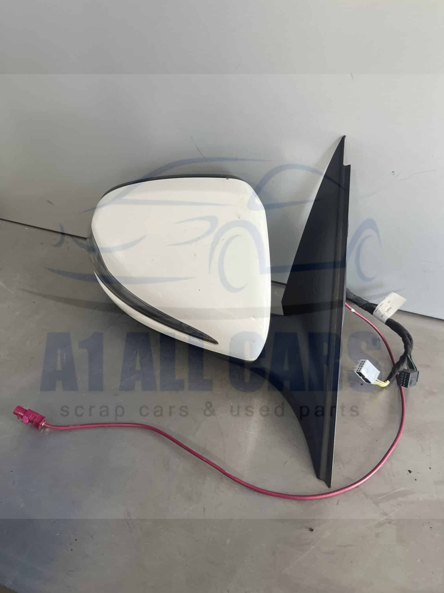 Mercedes C Class 2014-2018 Off Side Electric Door Mirror ( Power Fold ) White 149 Colour Code ( Crack On Indicator )