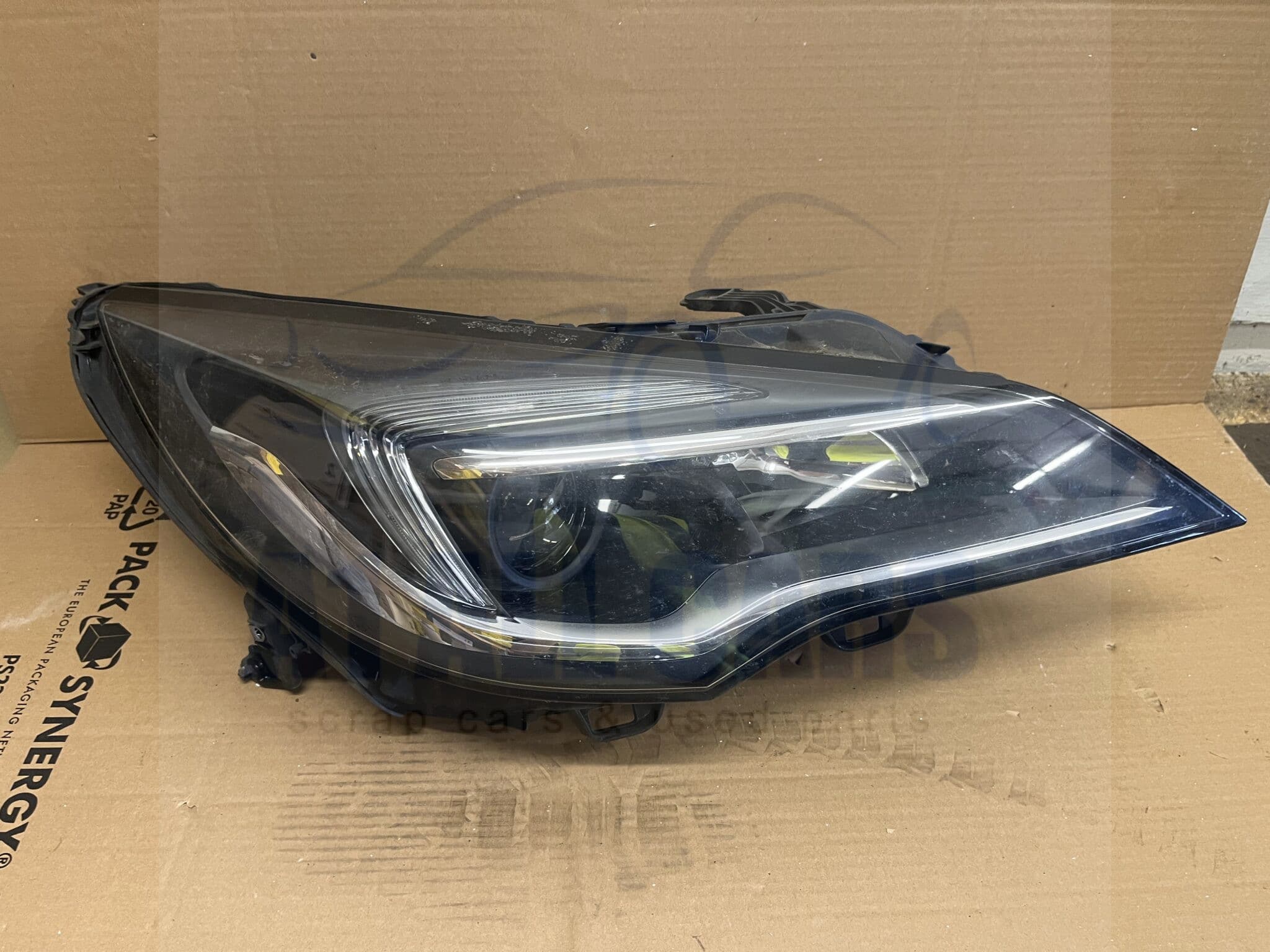 Vauxhall Astra 2015-2021 Hatchback / Estate Off Side Headlamp – 39047199