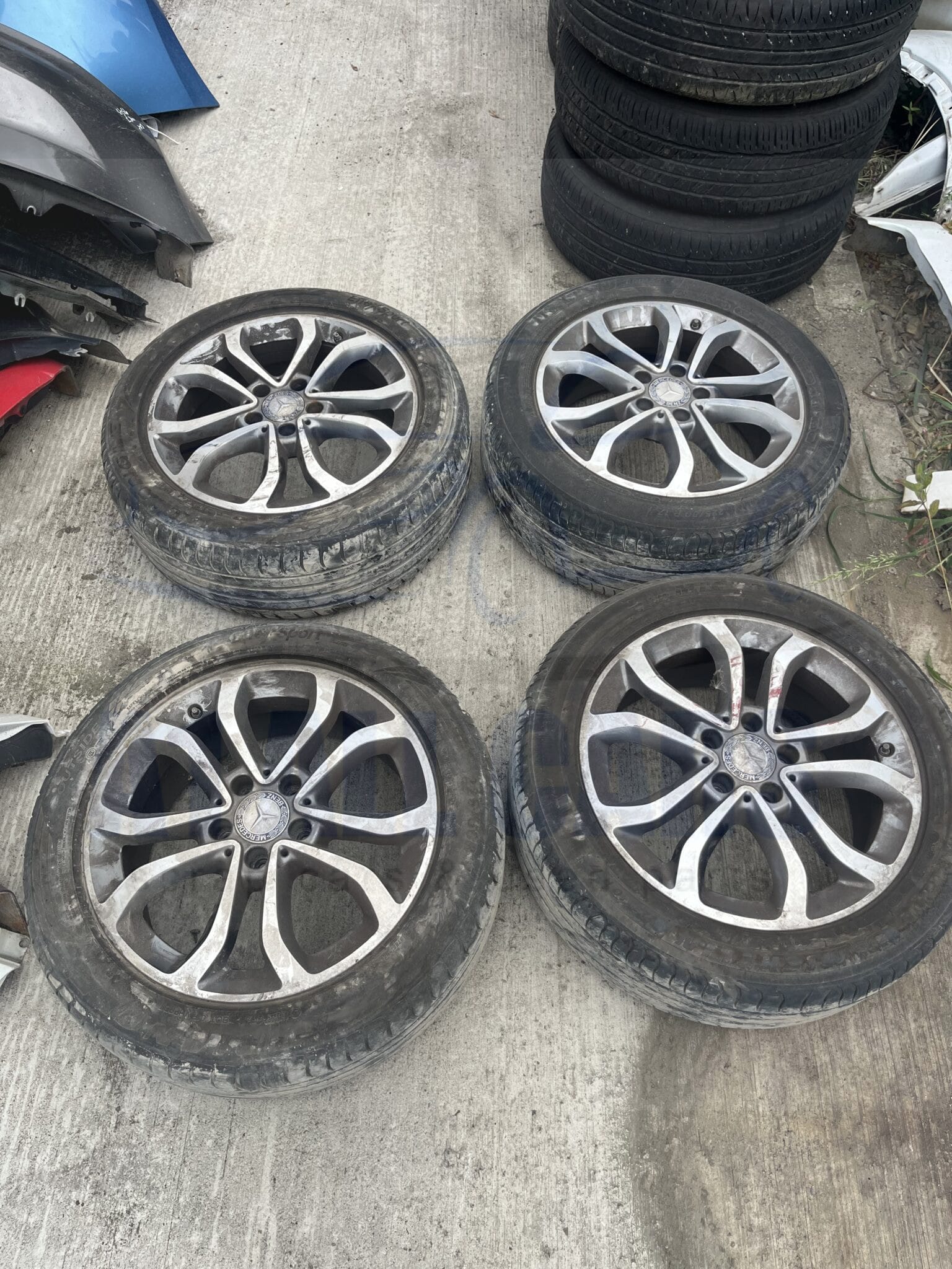 Mercedes C Class 2014-2019 W205 Full Set Of 17″ Alloy Wheels And Tyres – 225/50/17 ( Couple Of Rims Need Re-furb )