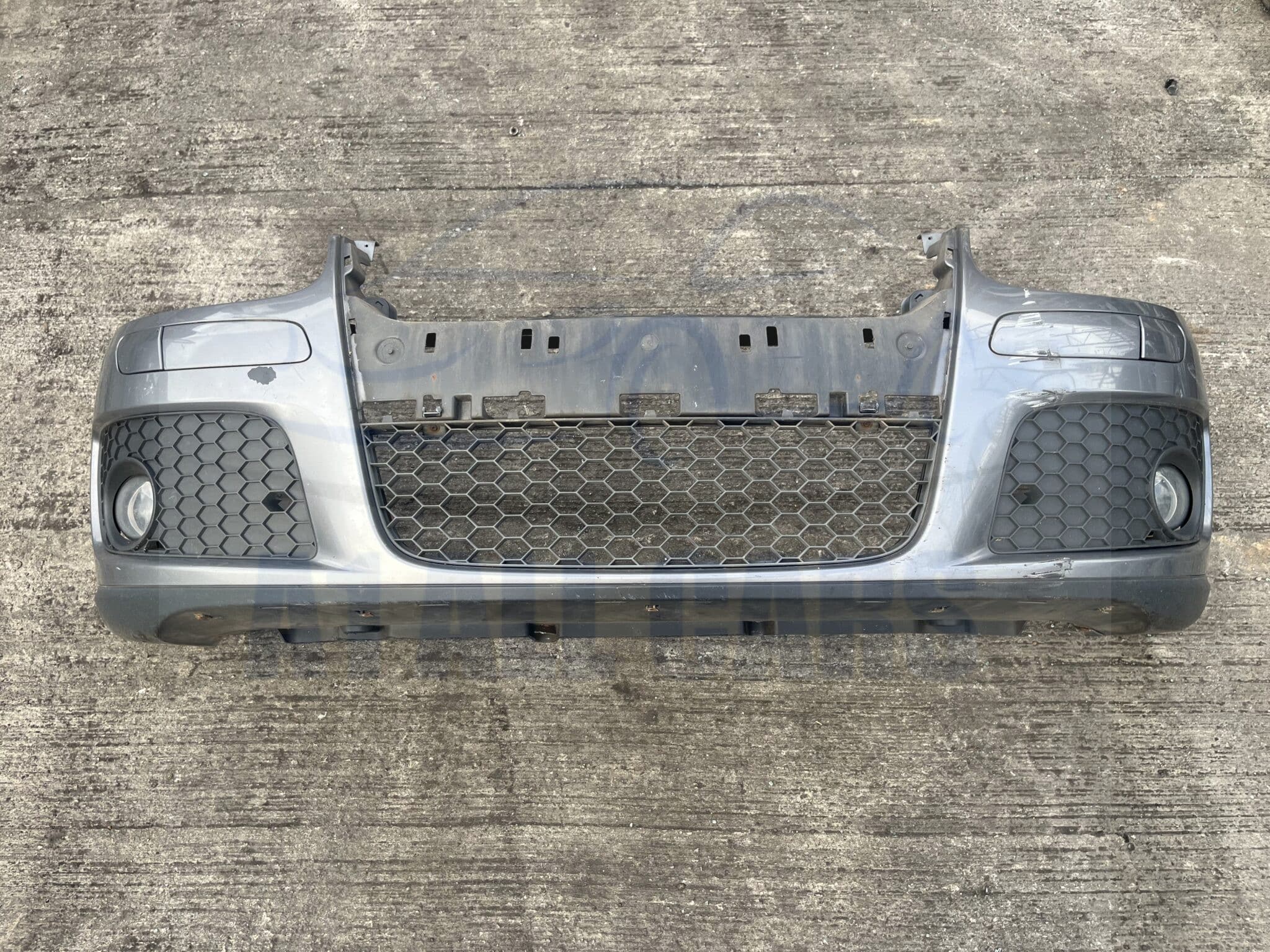Volkswagen Golf GTI 2004-2008 Front Bumper With Fogs – Grey LA7T Colour Code ( Scuffed See Pics )