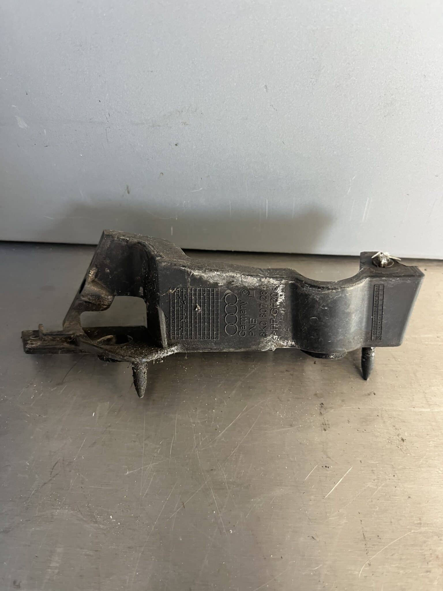 Audi A4 2008-2012 Off Side Front Bumper Bracket – 8K0807284