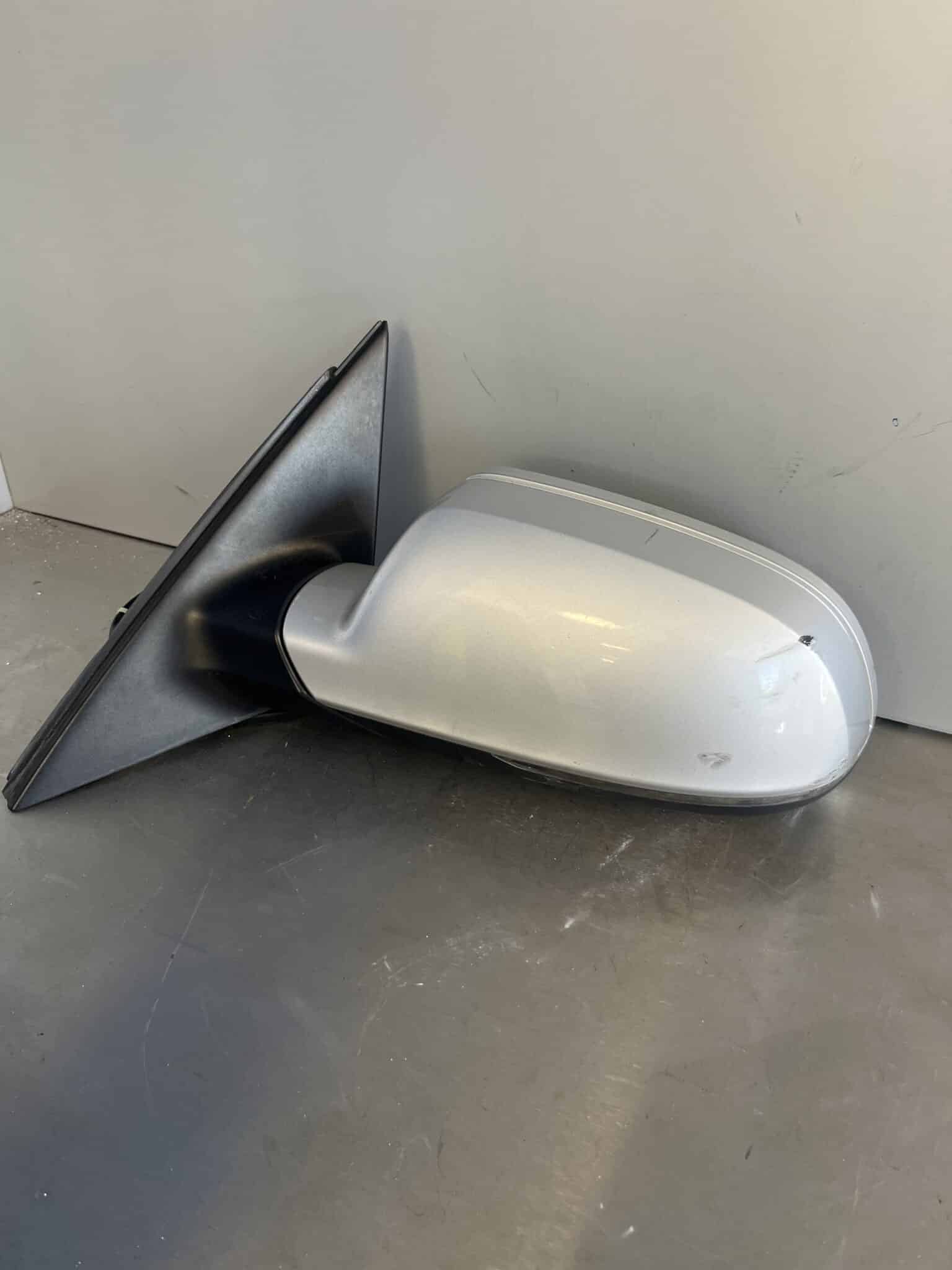 Audi A4 2008-2012 Saloon / Estate Near Side Electric Door Mirror – Silver LX7W Colour Code ( Scuff On Case )