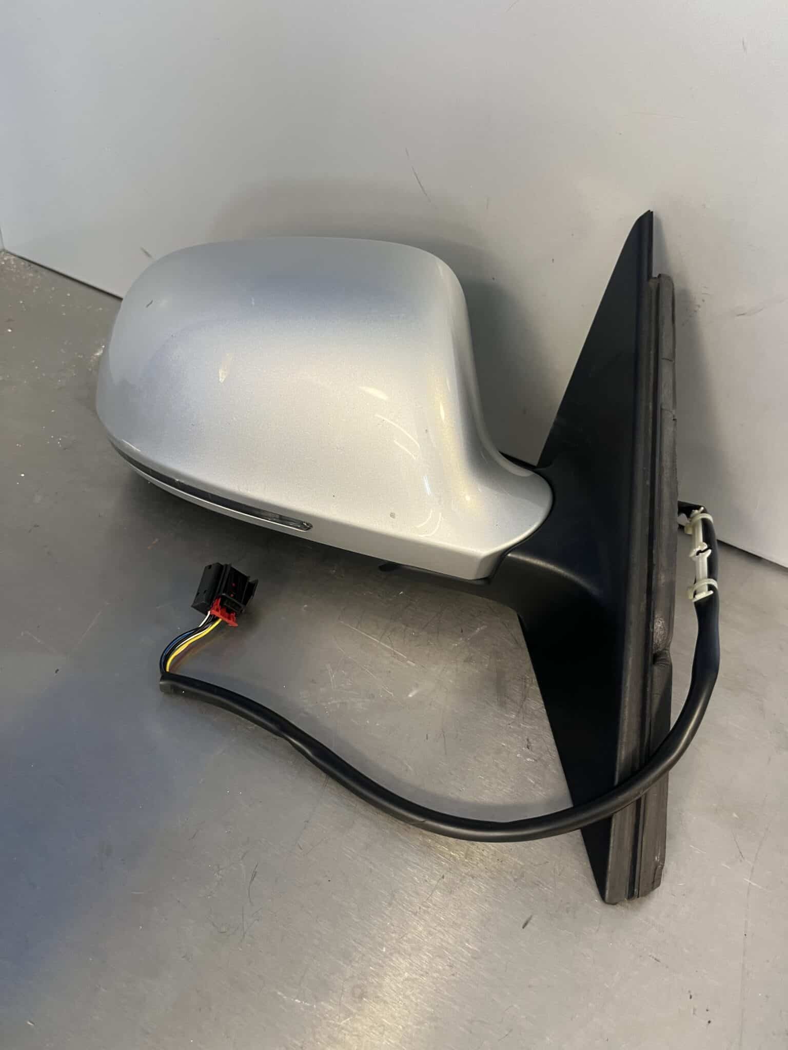 Audi A4 2008-2012 Saloon / Estate Off Side Electric Door Mirror – Silver LX7W Colour Code