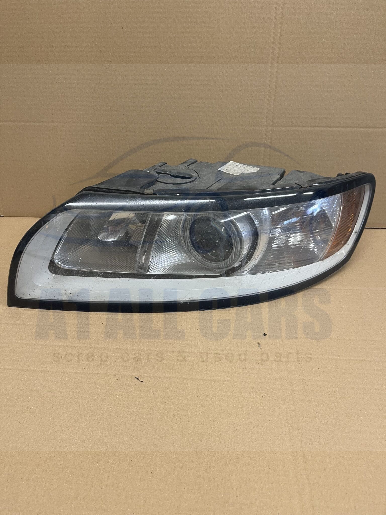 Volvo S40 / V40 2007-2011 Near Side Headlamp – 31265700