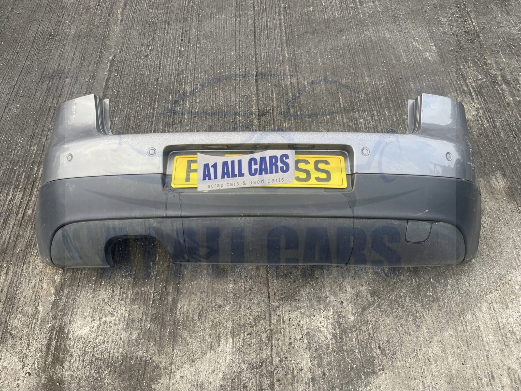 Volkswagen Golf GTI 2004-2008 5 Door Hatchback Rear Bumper With Sensors – Grey LA7T Colour Code ( Scuffed on one Side )