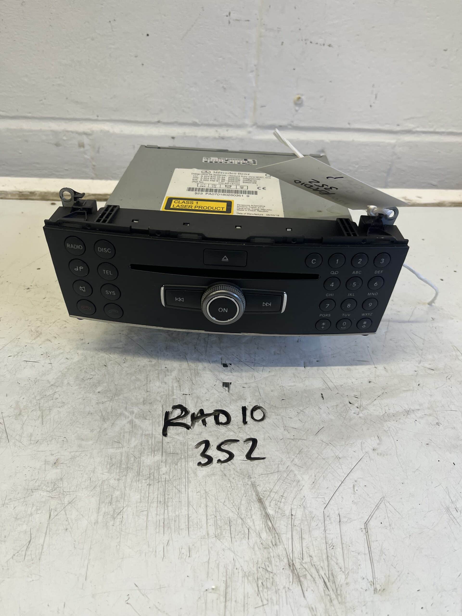 Mercedes C Class 2007-2012 CD Player / Radio / Head Unit – A2048700594