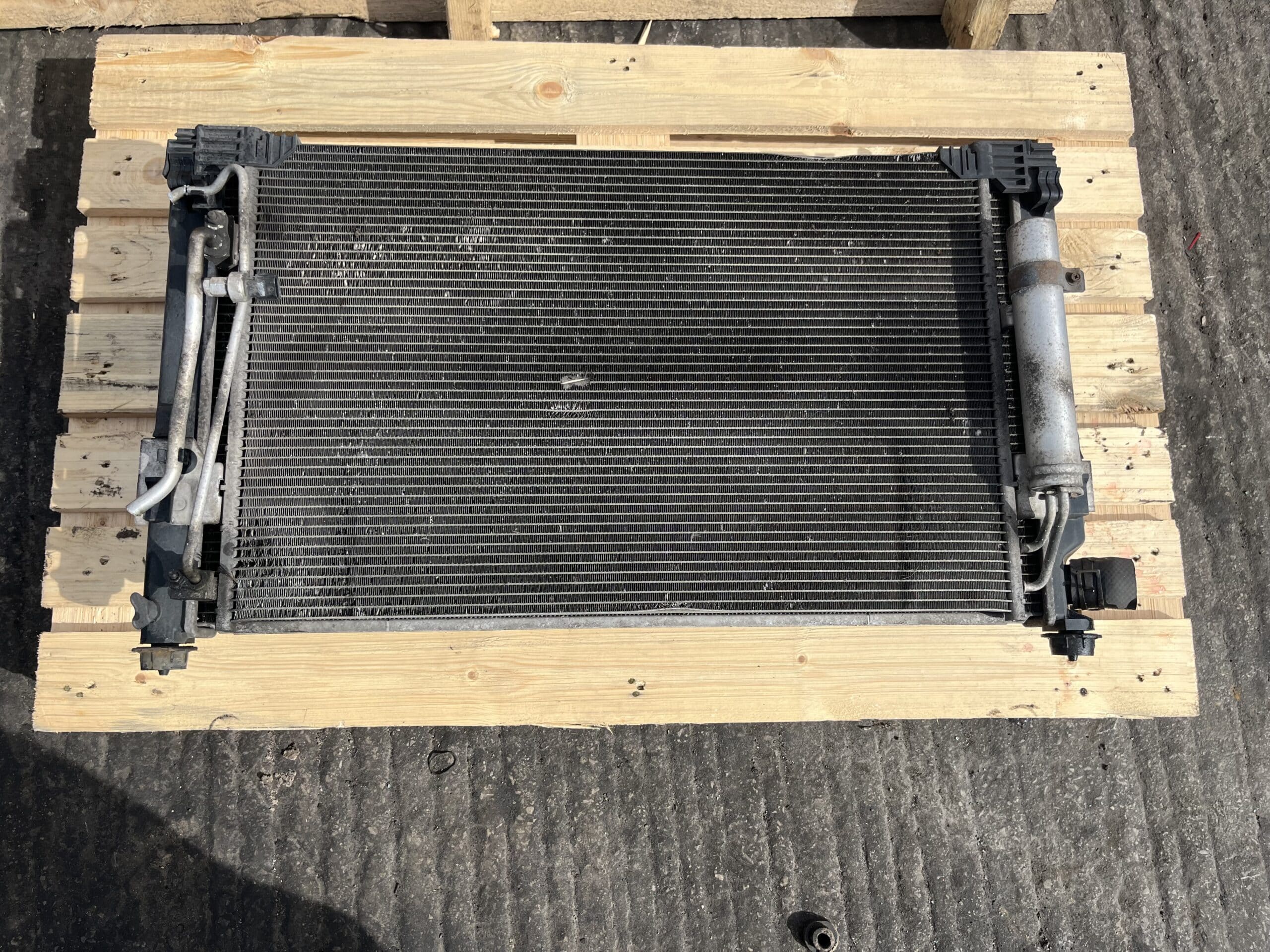 Peugeot 4007 2007-2011 2.2 Diesel Manual Radiator Pack With AC
