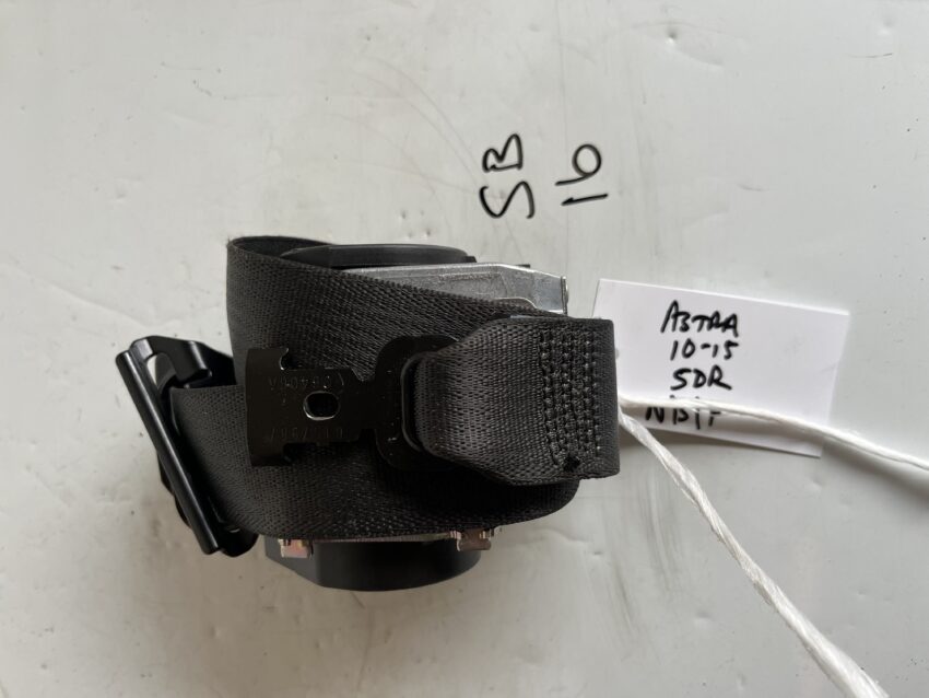 Vauxhall Astra 2010-2015 5 Door Hatchback / Estate Near Side Front Seatbelt – 13443557