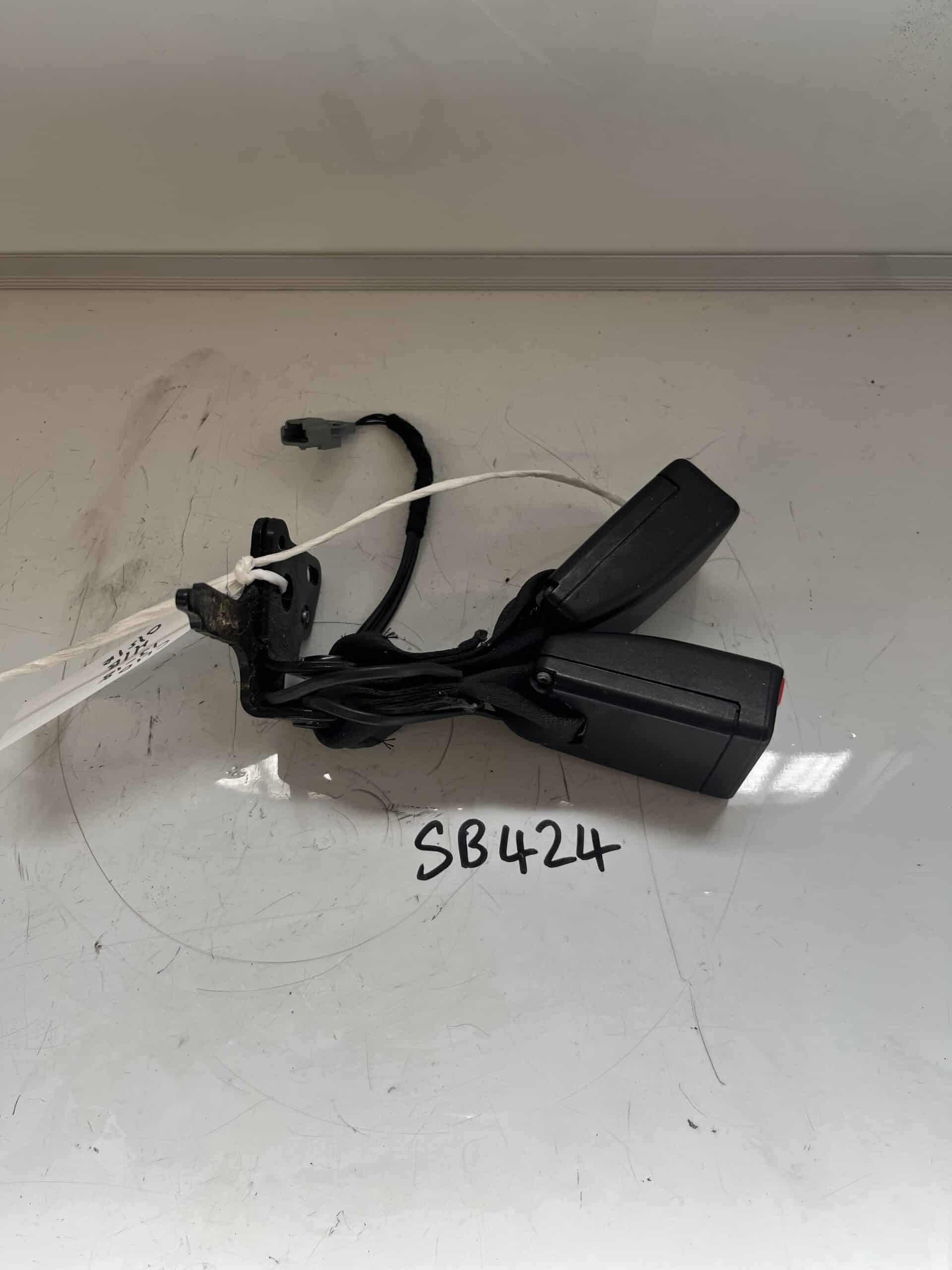 Renault Clio 2013-2018 MK4 Off Side Rear Seatbelt Stalk / Anchor – 878167711R