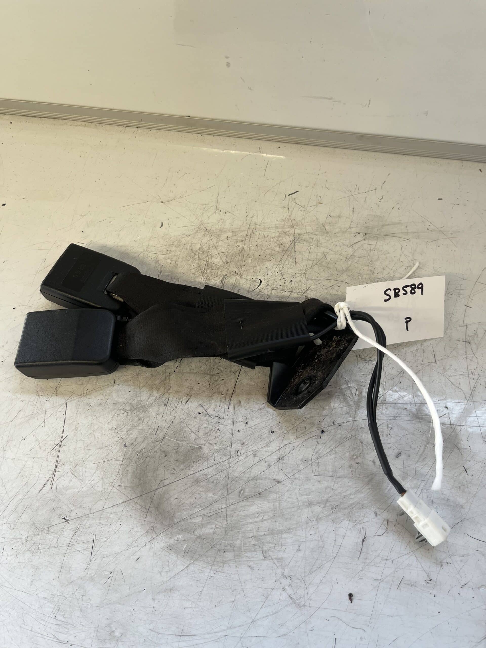 Nissan Qashqai 2007-2013 Off Side Rear Double Seatbelt Stalk / Anchor – 88862JD10A