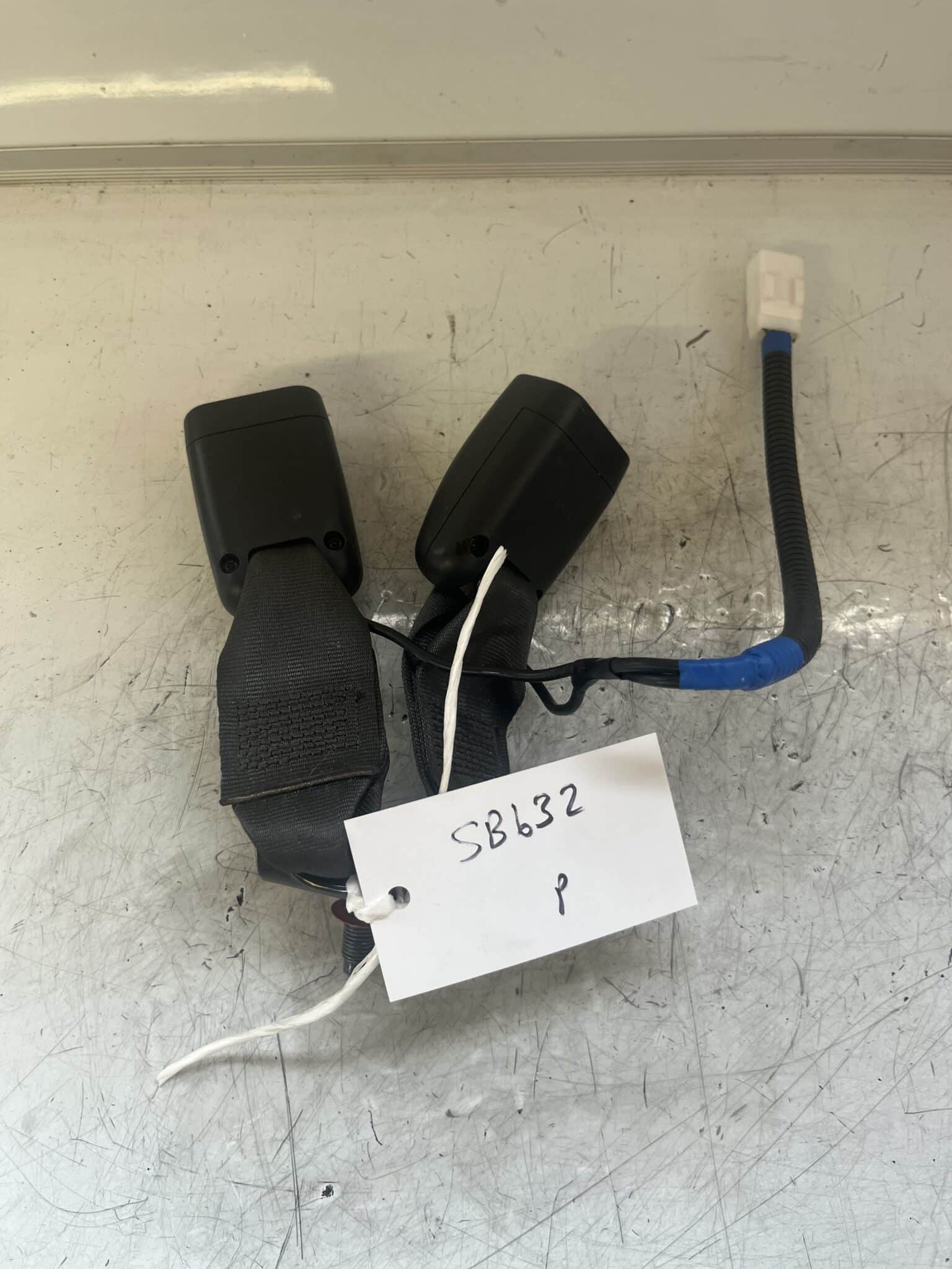 Kia Soul 2009-2014 Off Side Rear Seatbelt Double Anchor / Buckle ( 4 Pin Plug )