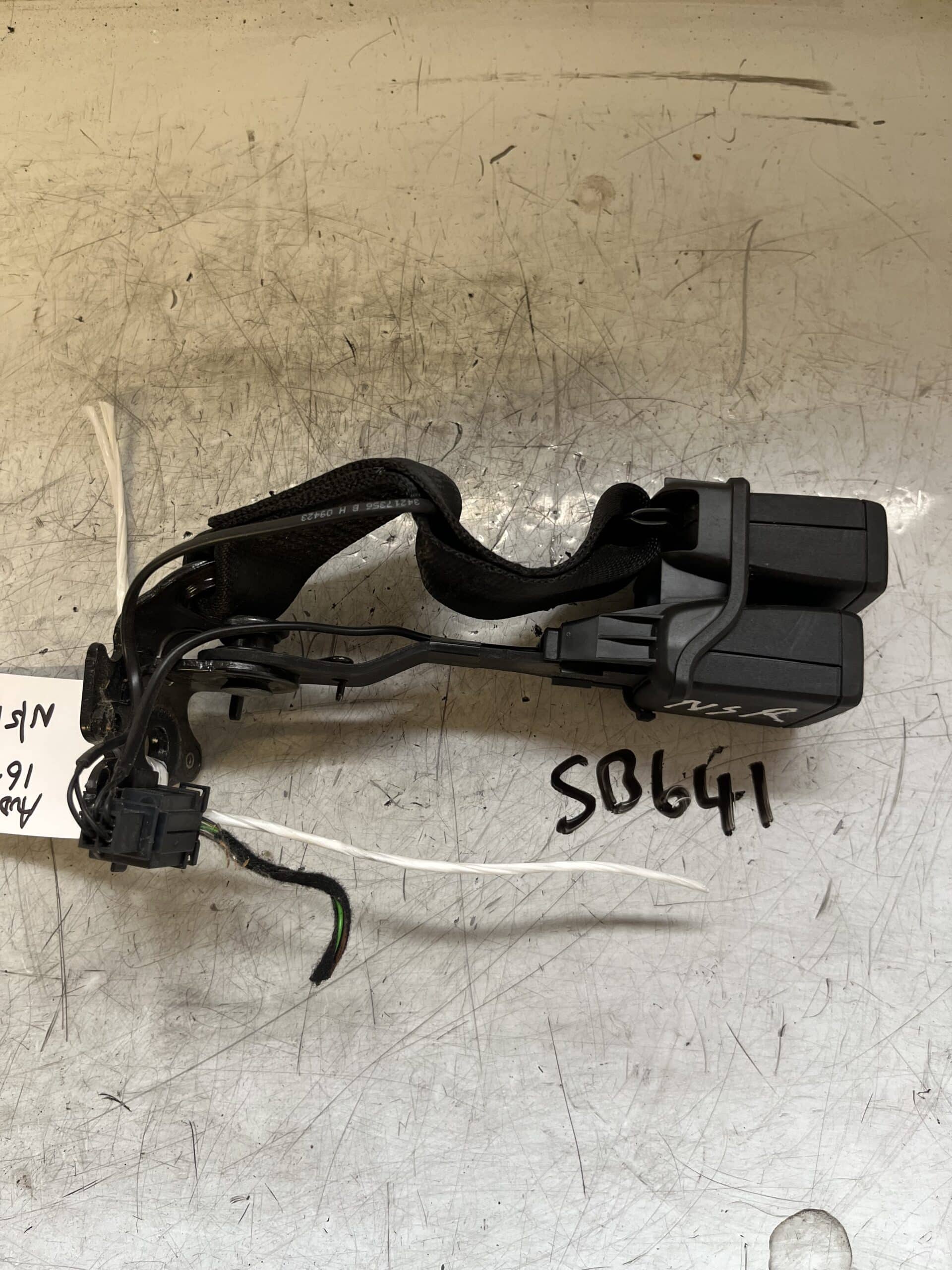 Audi Q2 2016-2024 5 Door Hatchback Near Side Rear Double Seatbelt Anchor / Buckle – 81A857739