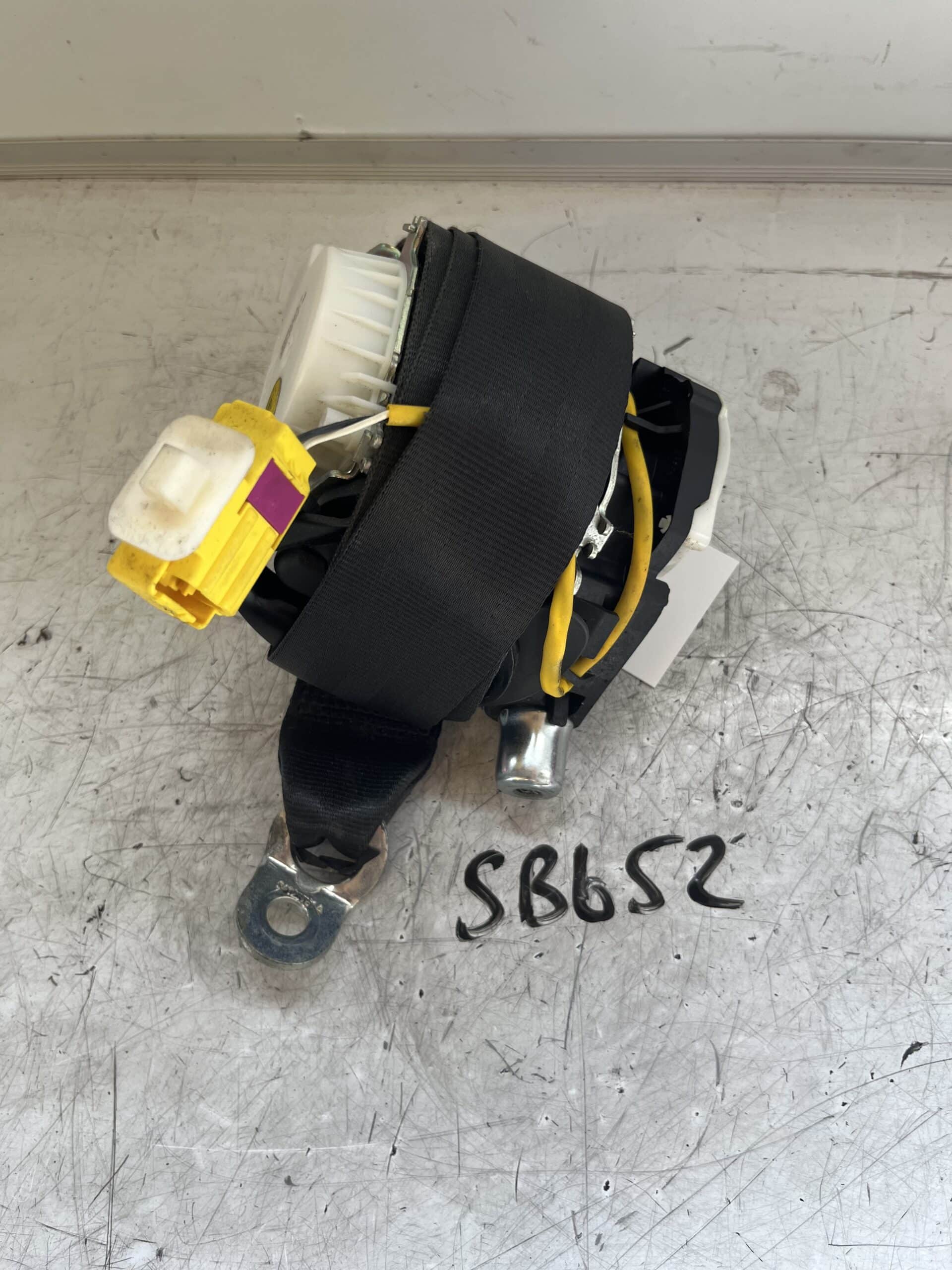 Volkswagen Tiguan 2007-2012 5 Door Near Side Front Seatbelt – 5N2857705A