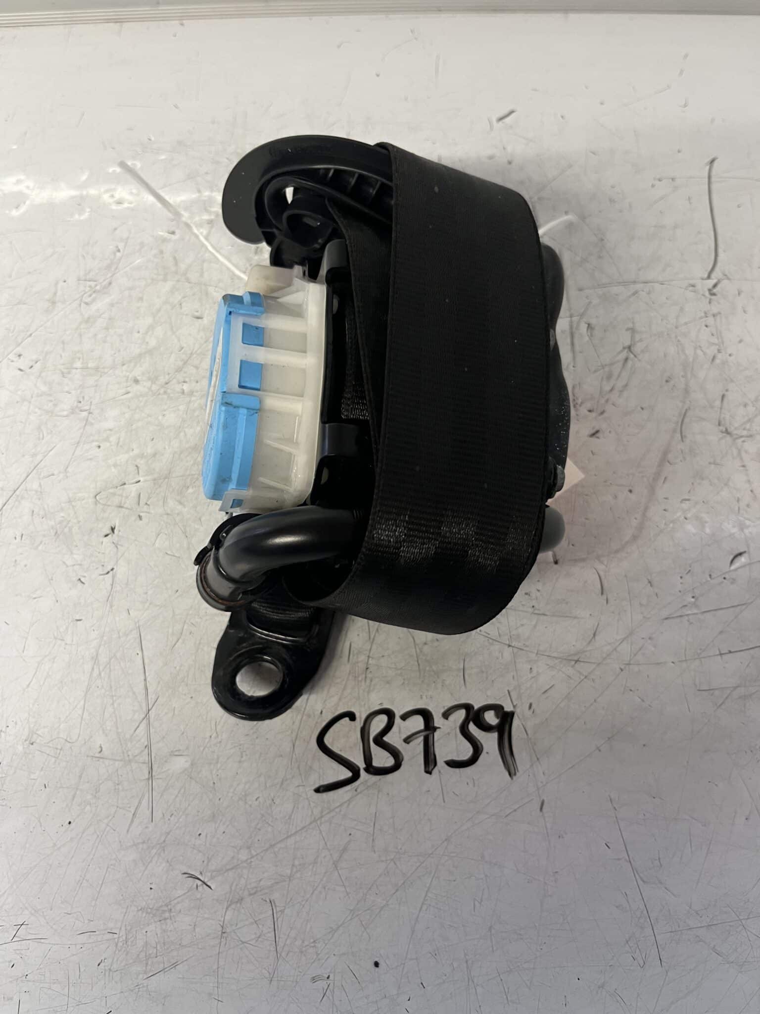 Audi Q3 2011-2015 5 Door Near Side Front Seatbelt – 8U0857705A