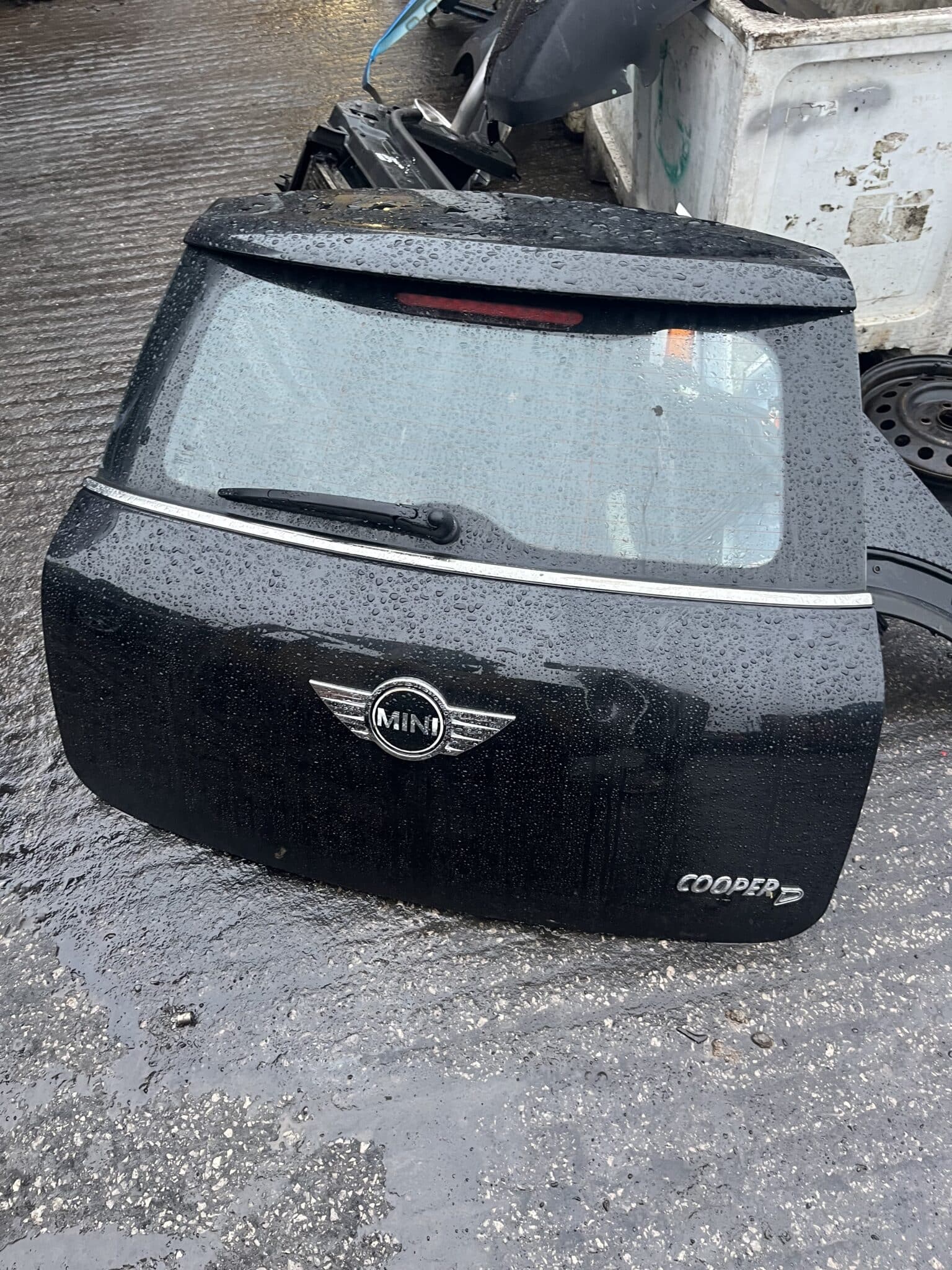 Mini Countryman 2010-2016 5 Door Hatchback ( small dent see pics) Black – Call for delivery qoute