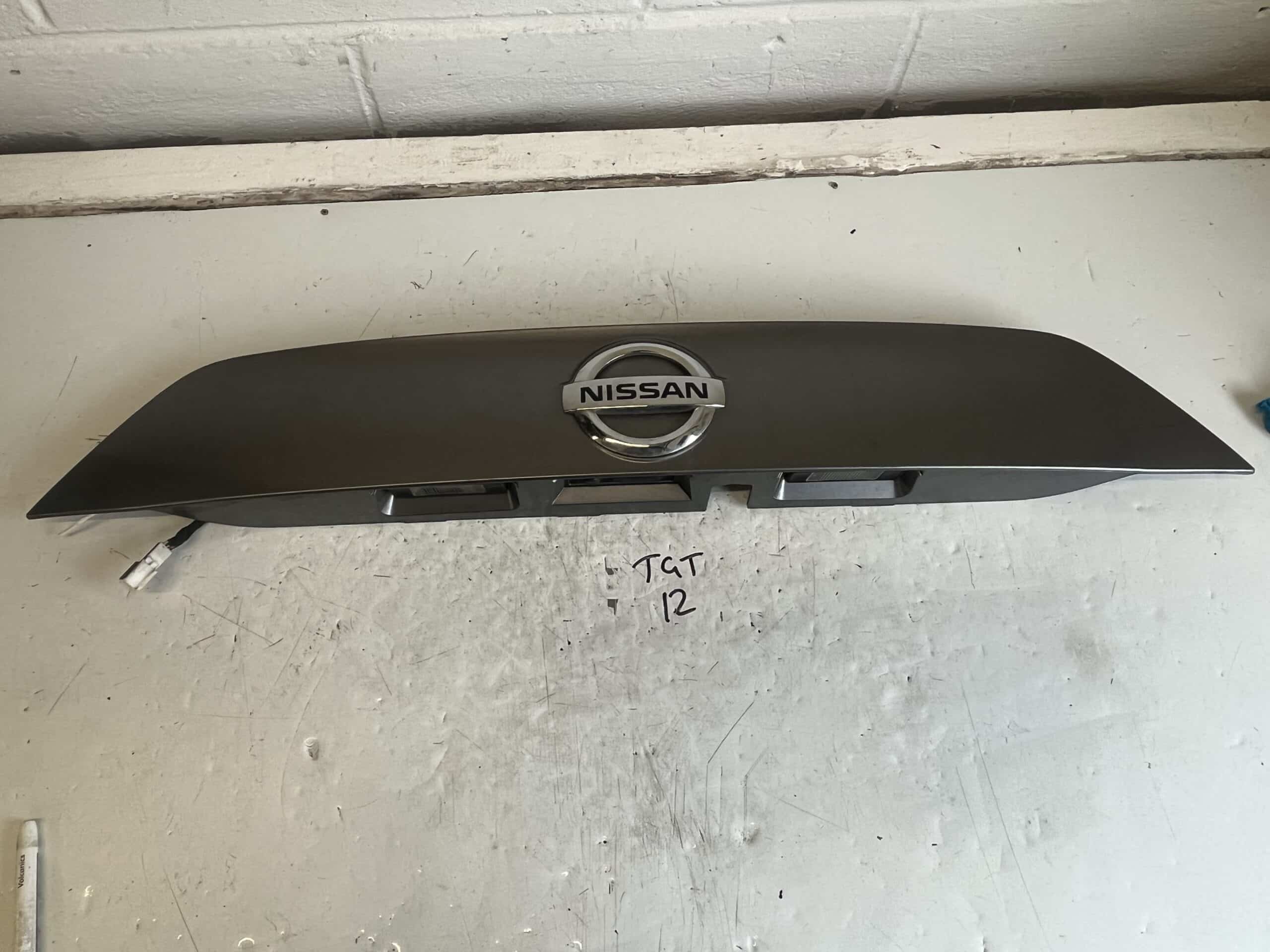 Nissan Qashqai 2013-2017 Hatchback Tailgate Trim And Release Switch – Grey