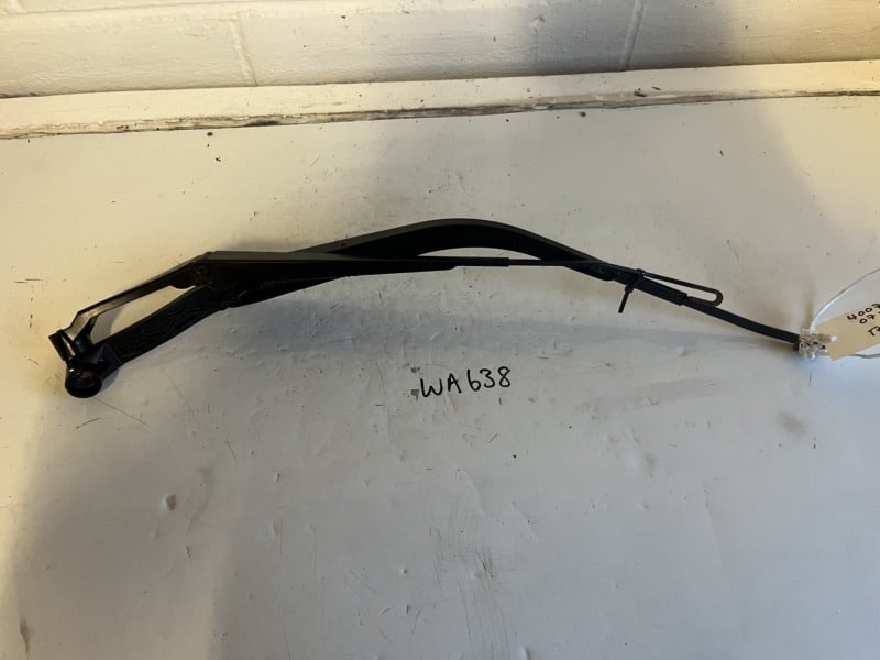 Peugeot 4007 / Mitsubishi Outlander 2006-2012 Front Wiper Arms – PAIR