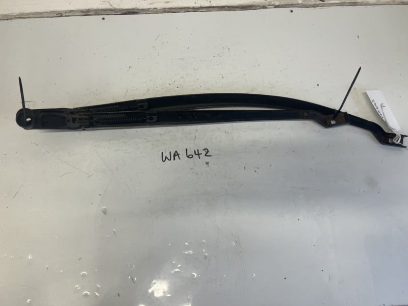 Toyota Avensis 2009-2015 Front Wiper Arms – PAIR