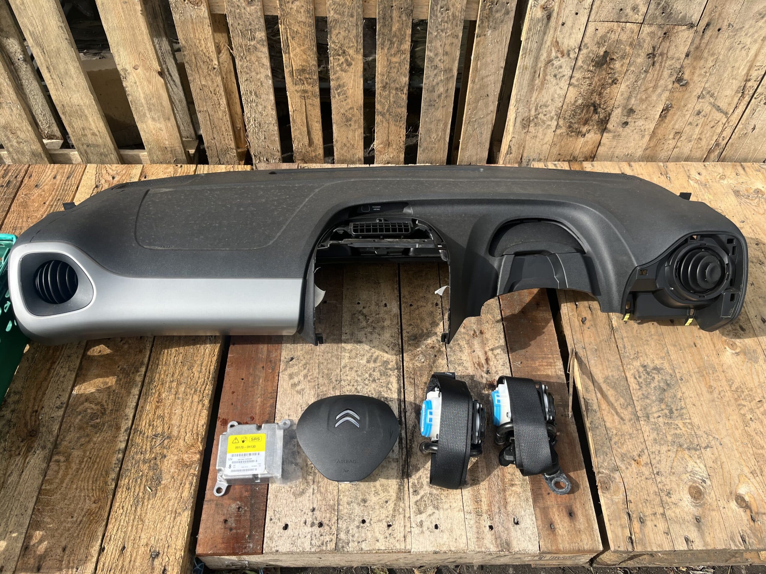 Citroen C1 2014-2019 Airbag Kit – Dashboard / Airbags / Module And Seatbelts ( Belts Are For 5 Door Model )
