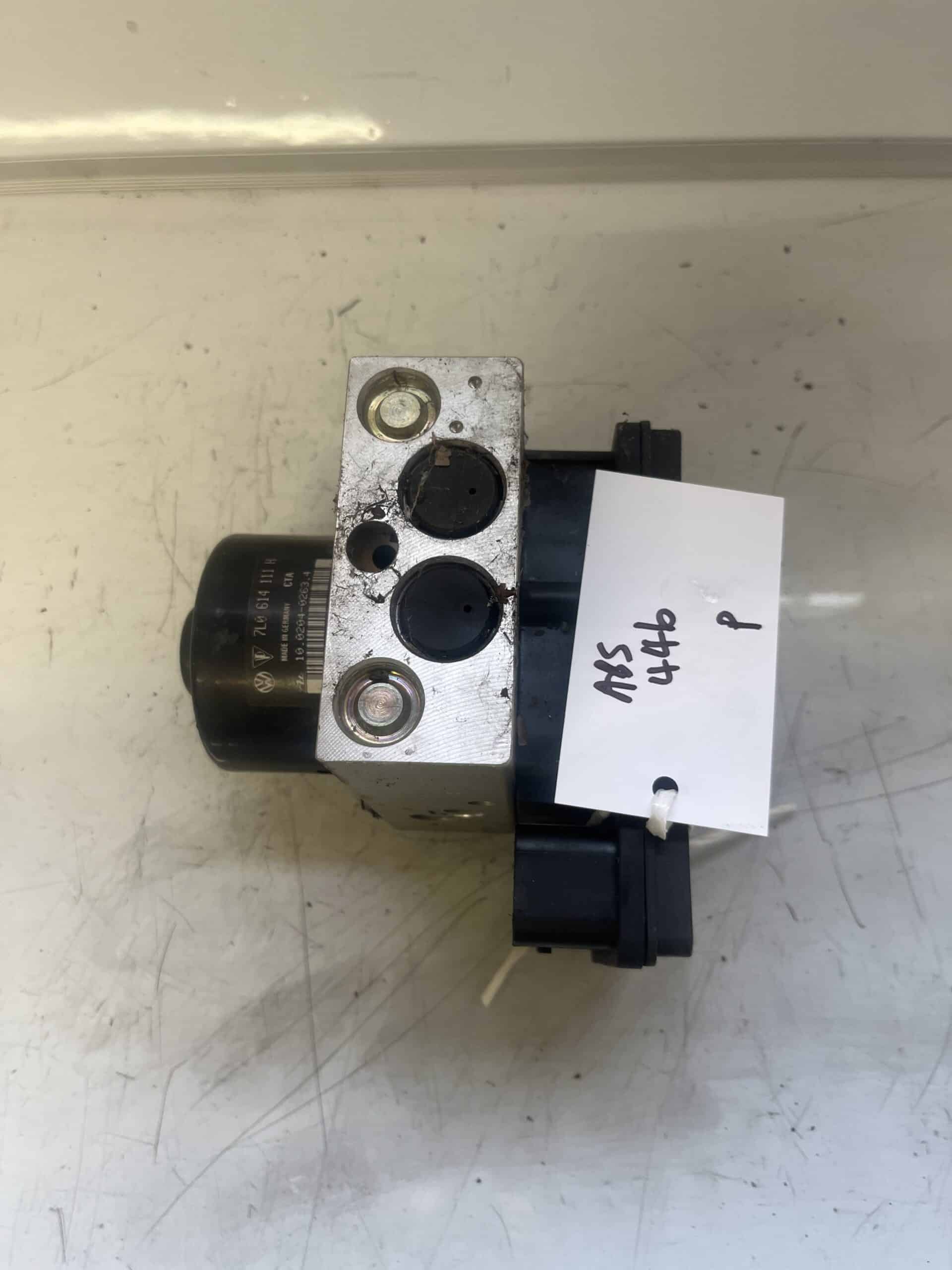 Volkswagen Touareg 2002-2010 ABS Pump – 7L0614111H