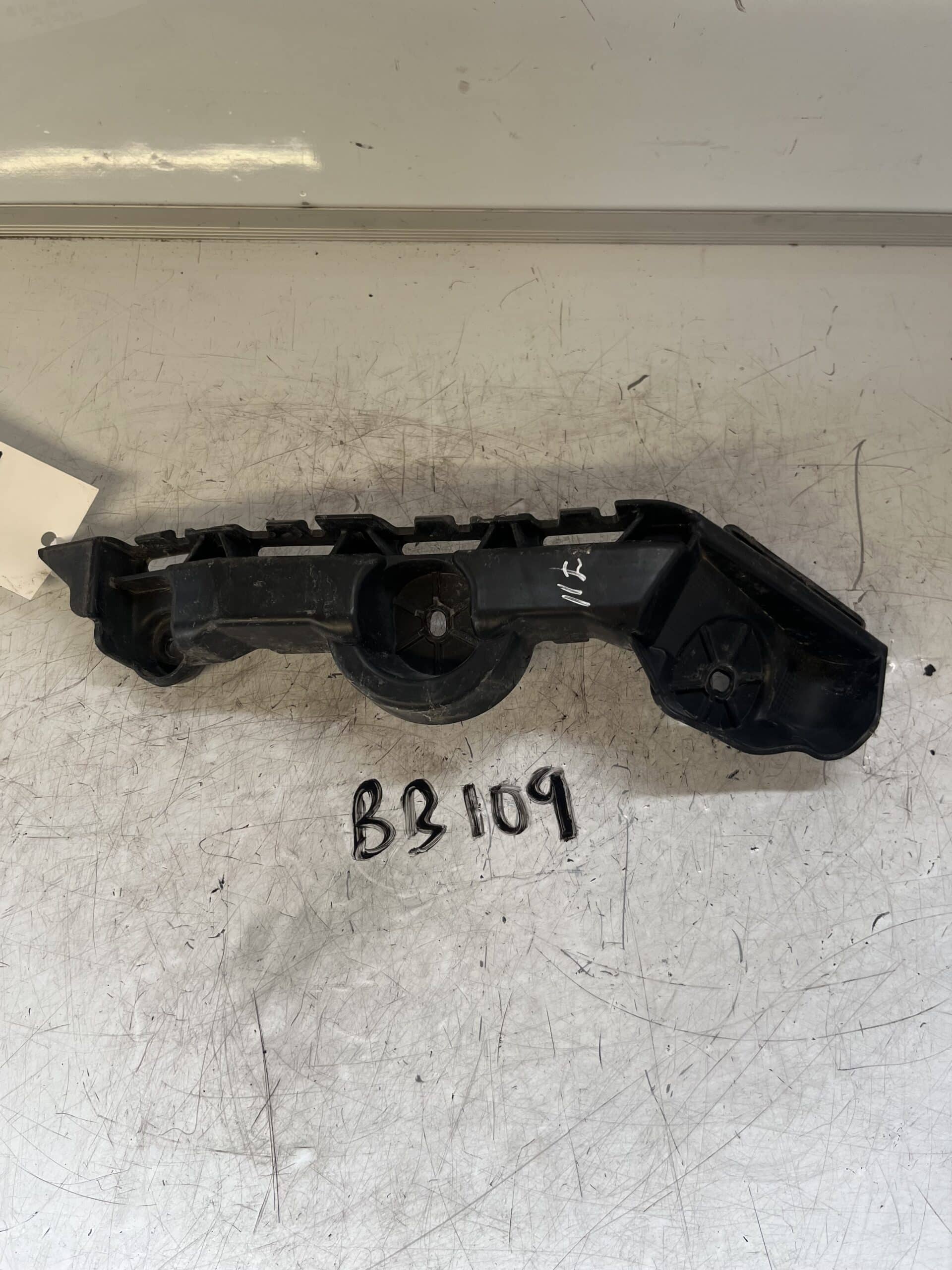 Skoda Fabia 2014-2022 5 Door Hatchback Near Side Rear Bumper Bracket – 6V6807393B