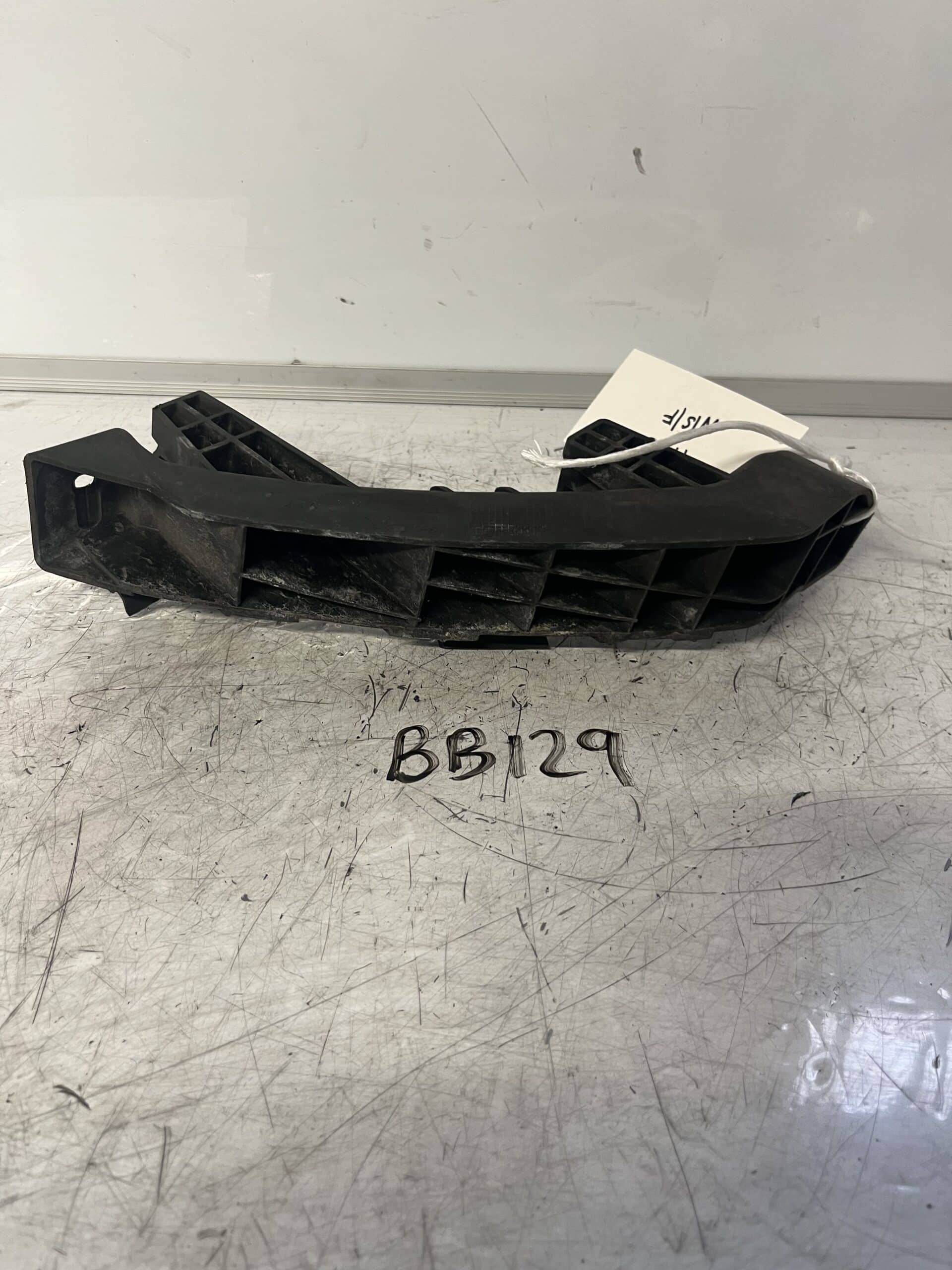 KIA Picanto 2011-2015 Near Side Front Headlamp Bracket – 86517-1Y000