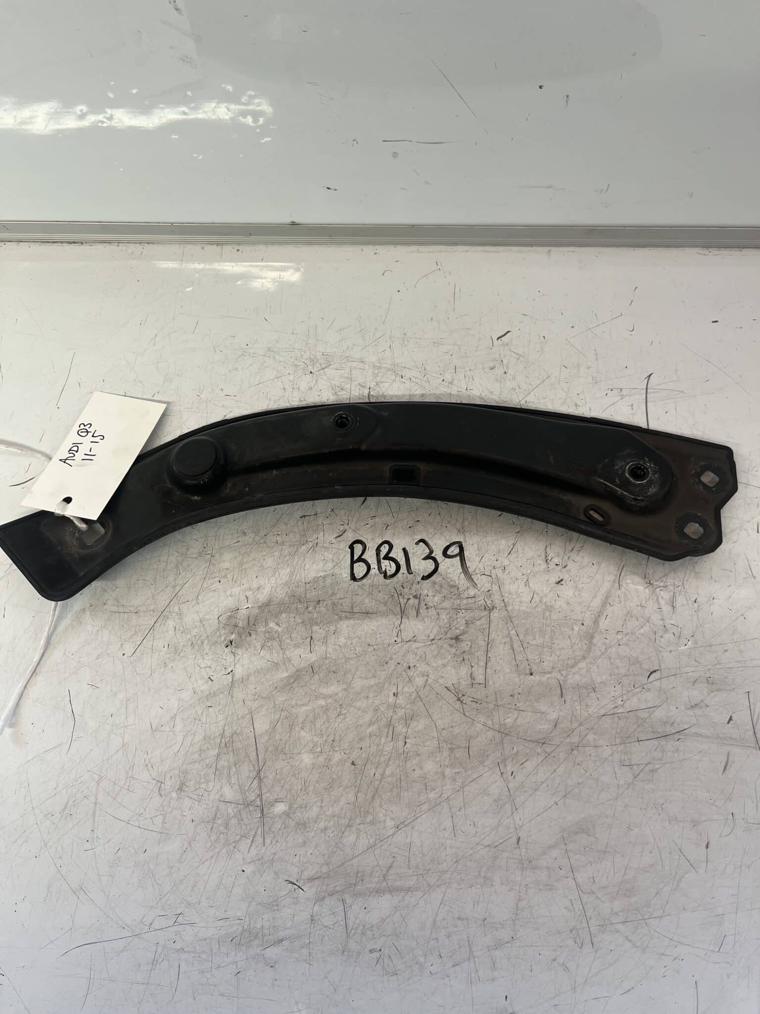 Audi Q3 2011-2015 Near Side Headlamp Bracket – 8U0805931