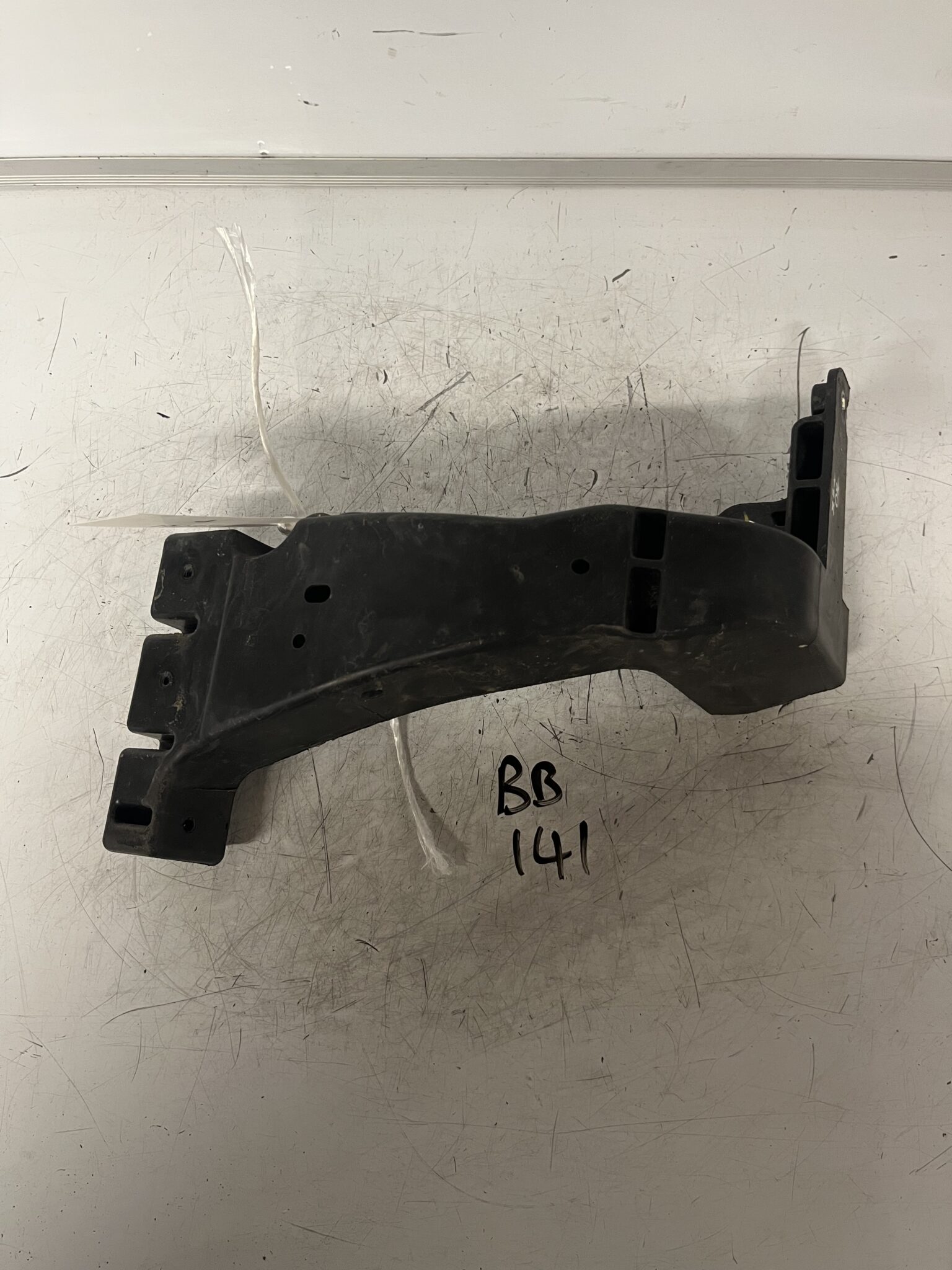 Hyundai i40 2012-2018 Near Side Headlamp Bracket – 64136-3Z000