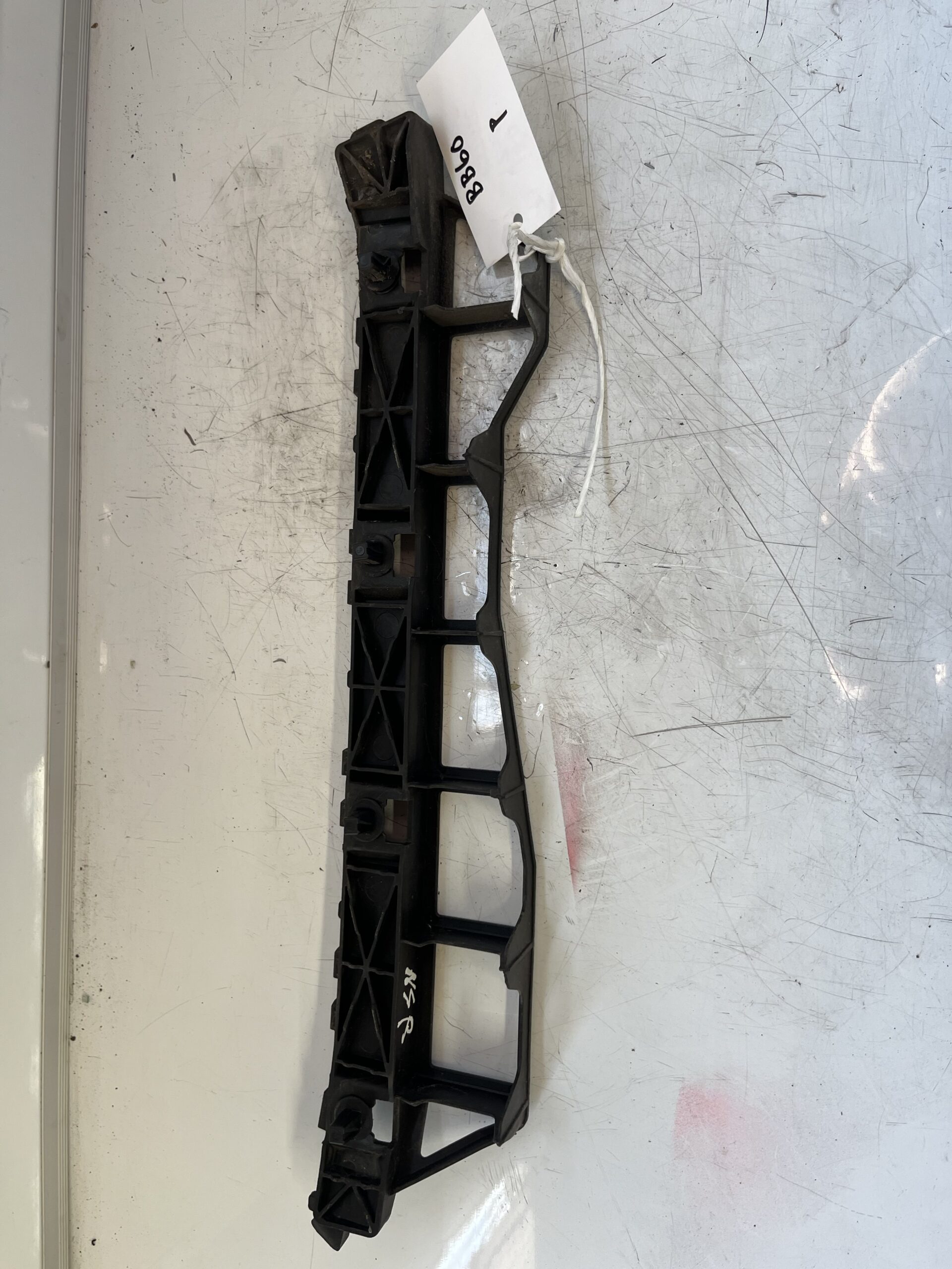 Hyundai i40 2012-2018 Estate Near Side Rear Bumper Bracket – 86615-3z000