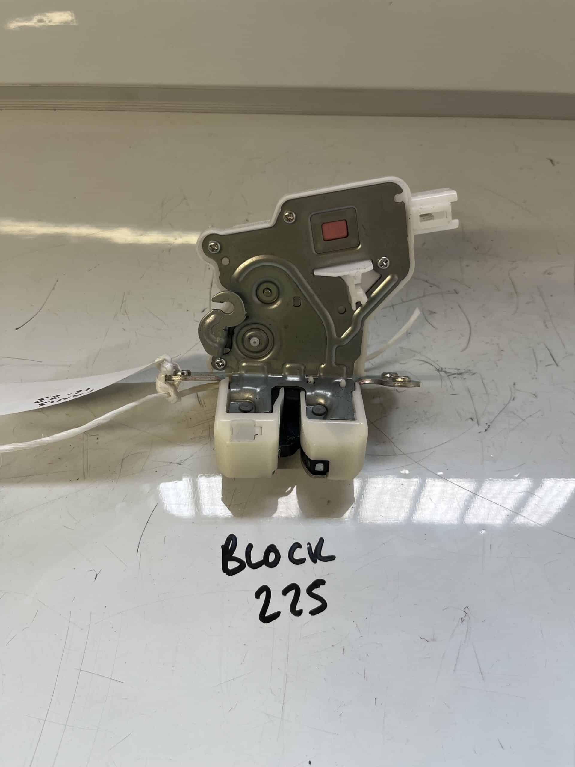 Suzuki Ignis 2016-2023 Hatchback Tailgate Locking Mechanism – ( 4 Pin Plug )