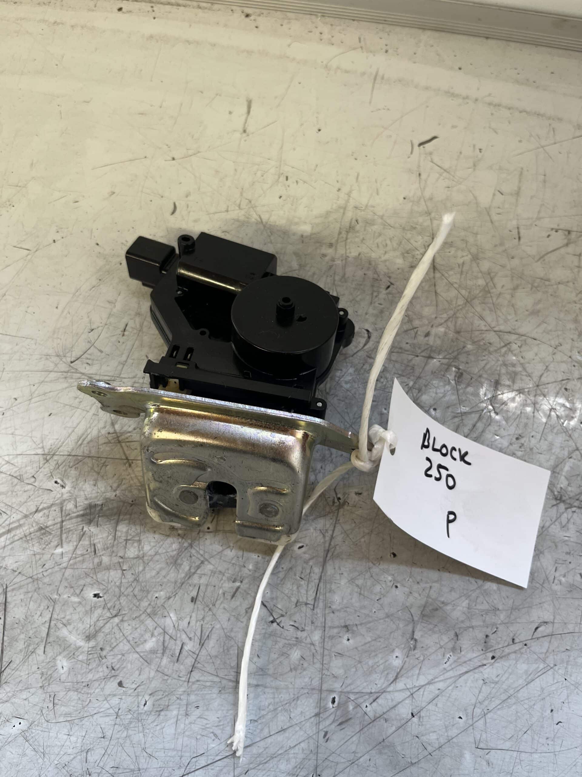Suzuki Swift 2017-2023 Hatchback Tailgate Locking Mechanism – ( 4 Pin Plug )